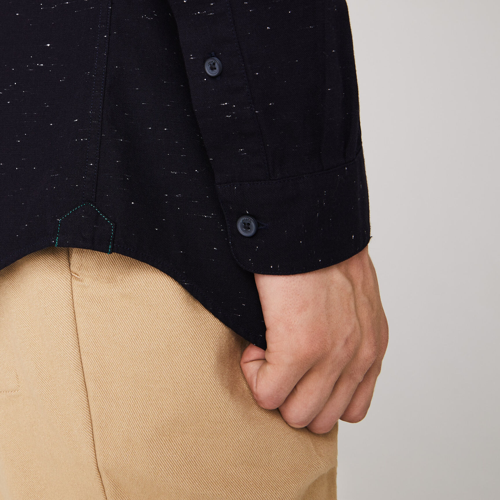 قميص رجالي من القطن بقصة ضيقة