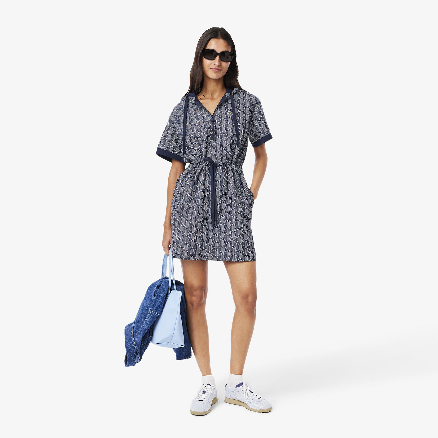 فستان هودي بطبعة مونوغرام من الجاكار فستان هودي بطبعة مونوغرام من الجاكار