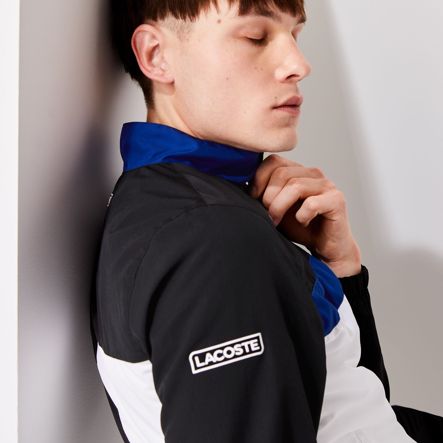 بذلة رياضية خفيفة الوزن مع كتل لونية من مجموعة Lacoste SPORT للرجال لاكوست بذلة رياضية خفيفة الوزن مع كتل لونية من مجموعة lacoste sport للرجال
