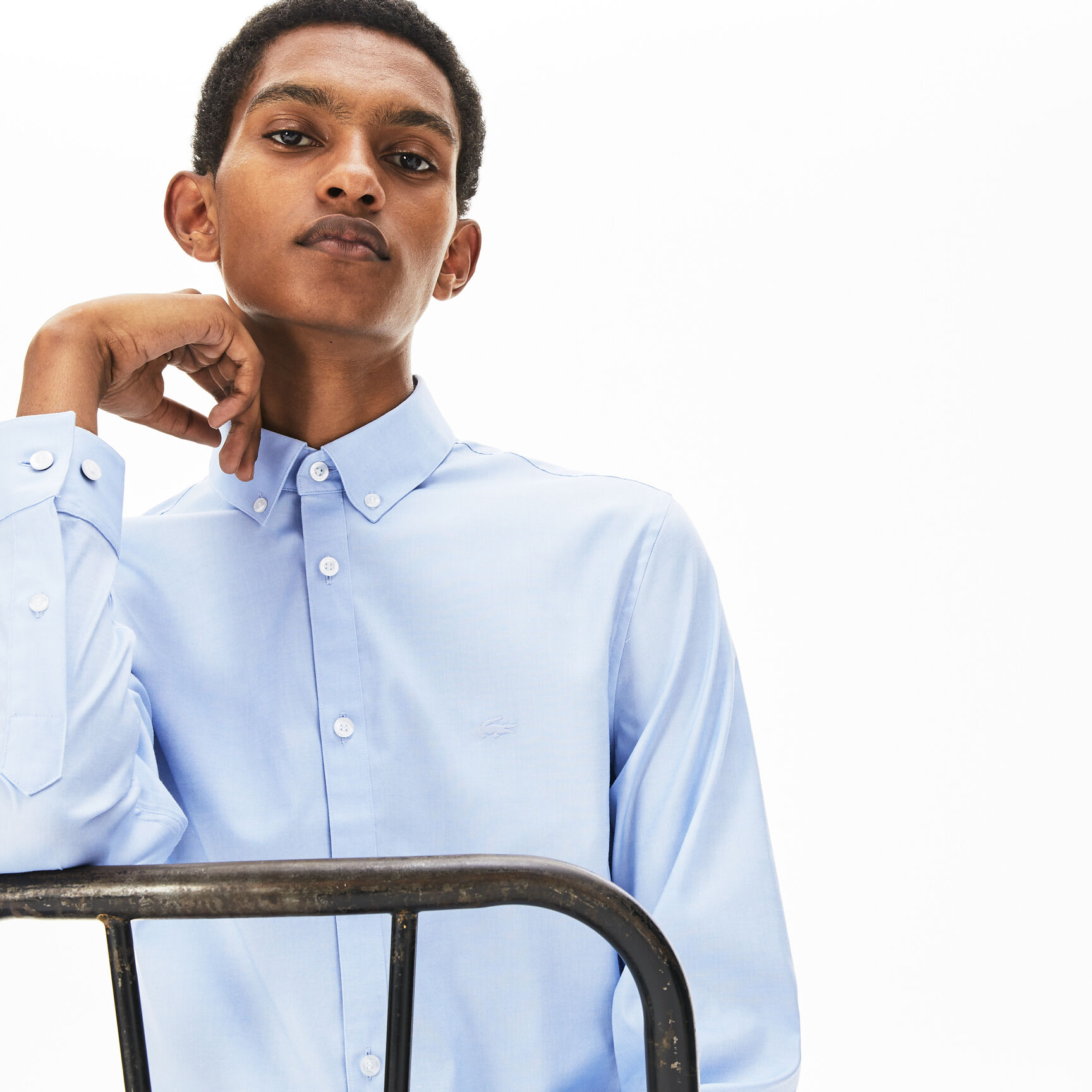 قميص للرجال ذو قصة ضيقة من القطن المرن قميص للرجال ذو قصة ضيقة من القطن المرن