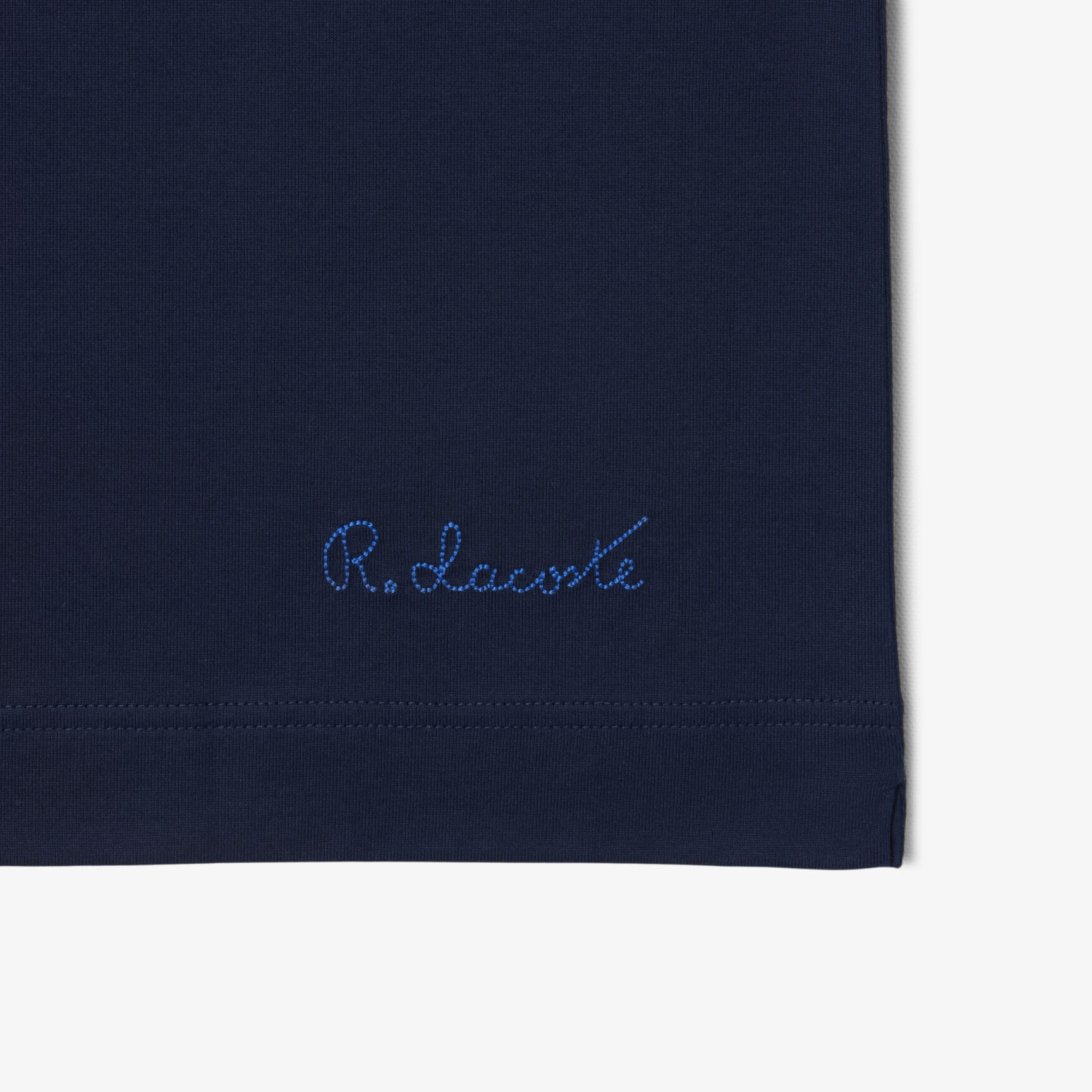 قميص بولو باريس الكلاسيكي المطرز ذو الرقبة المفتوحة