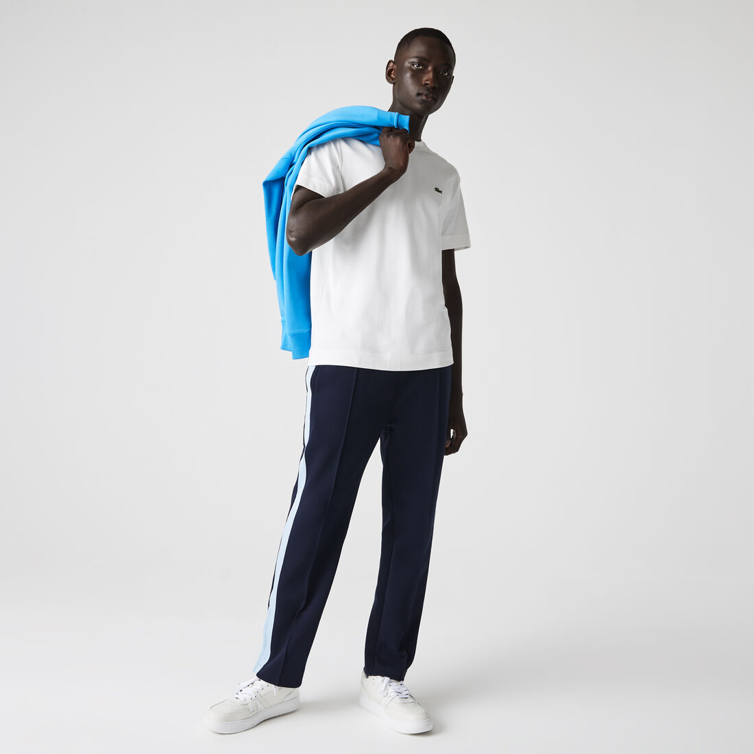 قطعة بيجامة علوية برقبة بلون مغاير قطعة بيجامة علوية برقبة بلون مغاير