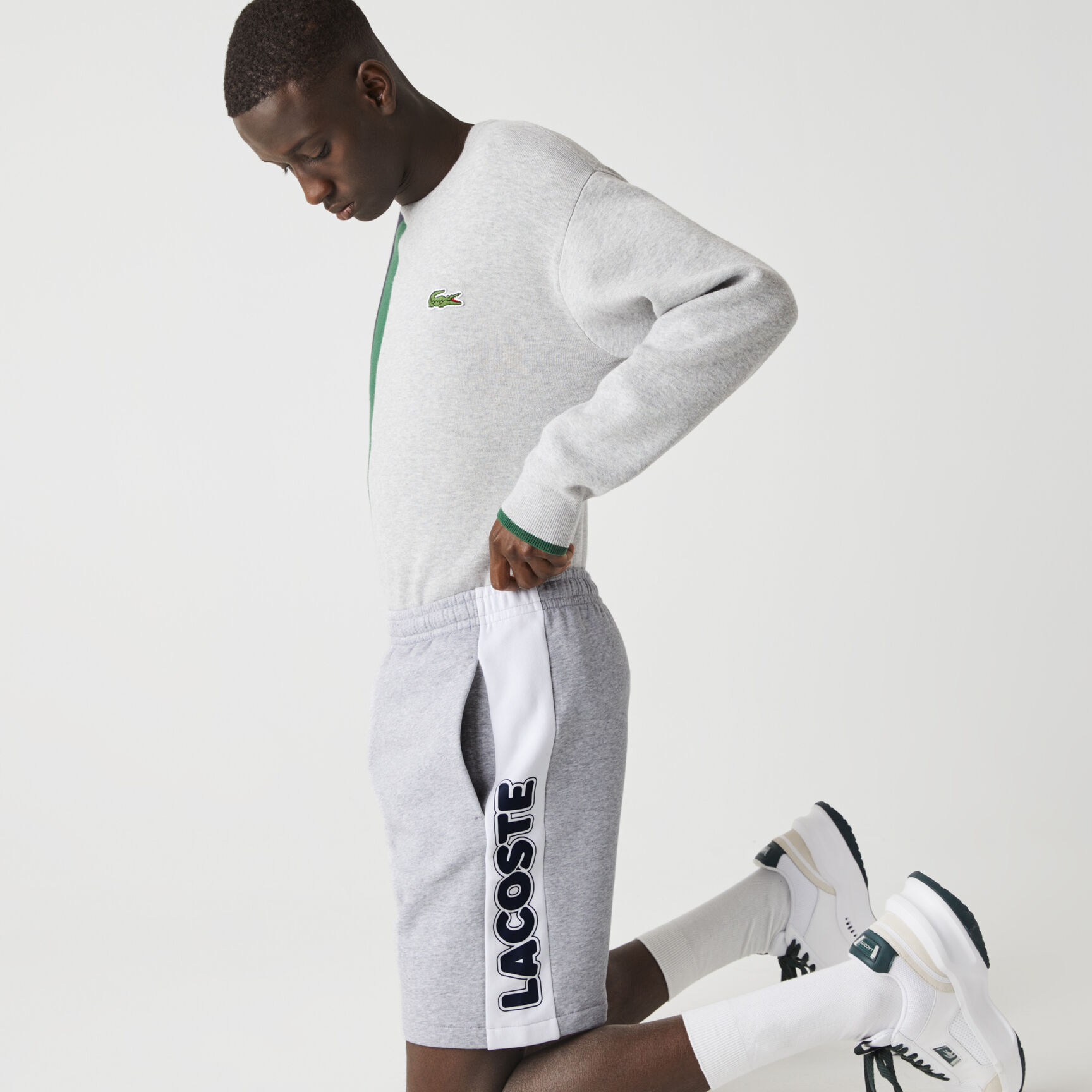 شورت صوف مع شريط بلون مغاير مجموعة Lacoste SPORT للرجال شورت صوف مع شريط بلون مغاير مجموعة Lacoste SPORT للرجال