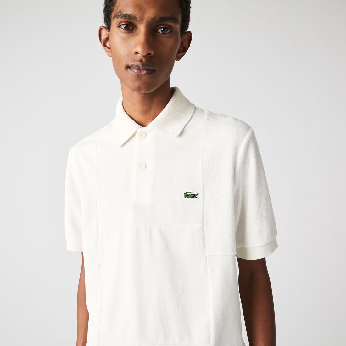تيشيرت بولو كلاسيكي بيكيه وبوكليه بقصة مريحة للرجال مجموعة Lacoste L!VE