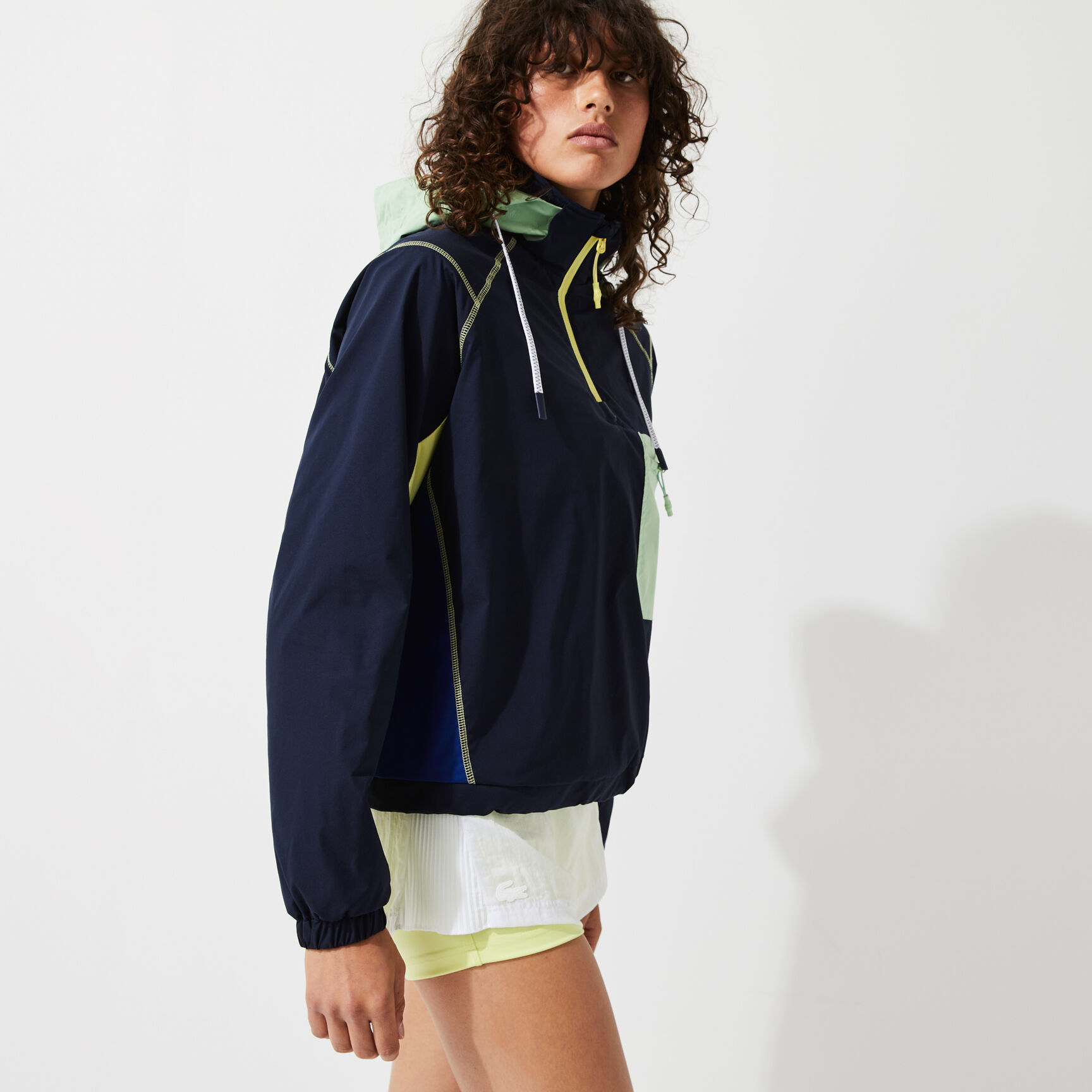 جاكيت ويندبريكر بتصميم كنزة مقسم بألوان للنساء جاكيت ويندبريكر بتصميم كنزة مقسم بألوان للنساء