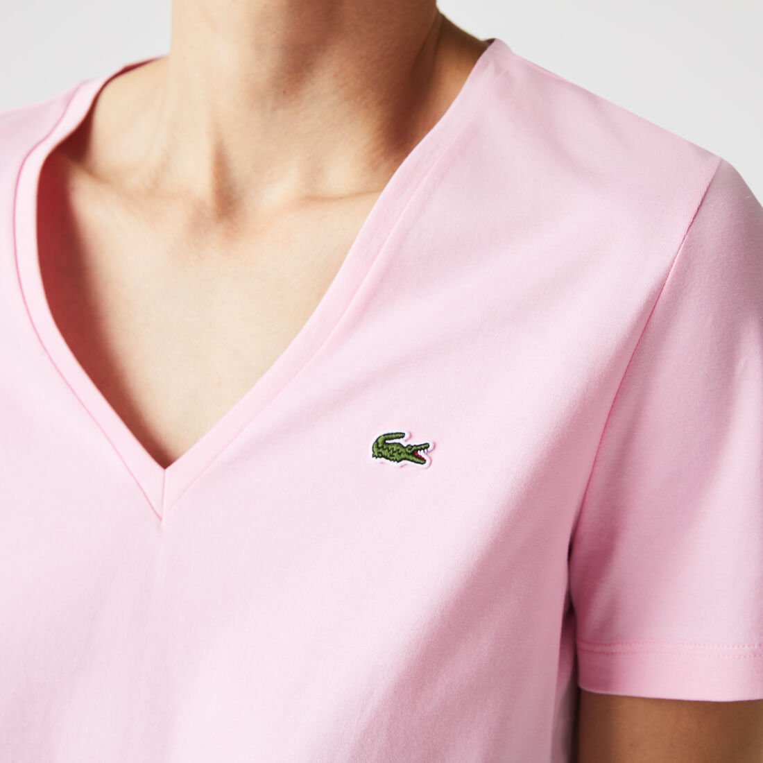 تي شيرت بقصّة عادية وطبعة مميزة لكلمة Lacoste تي شيرت بقصّة عادية وطبعة مميزة لكلمة Lacoste