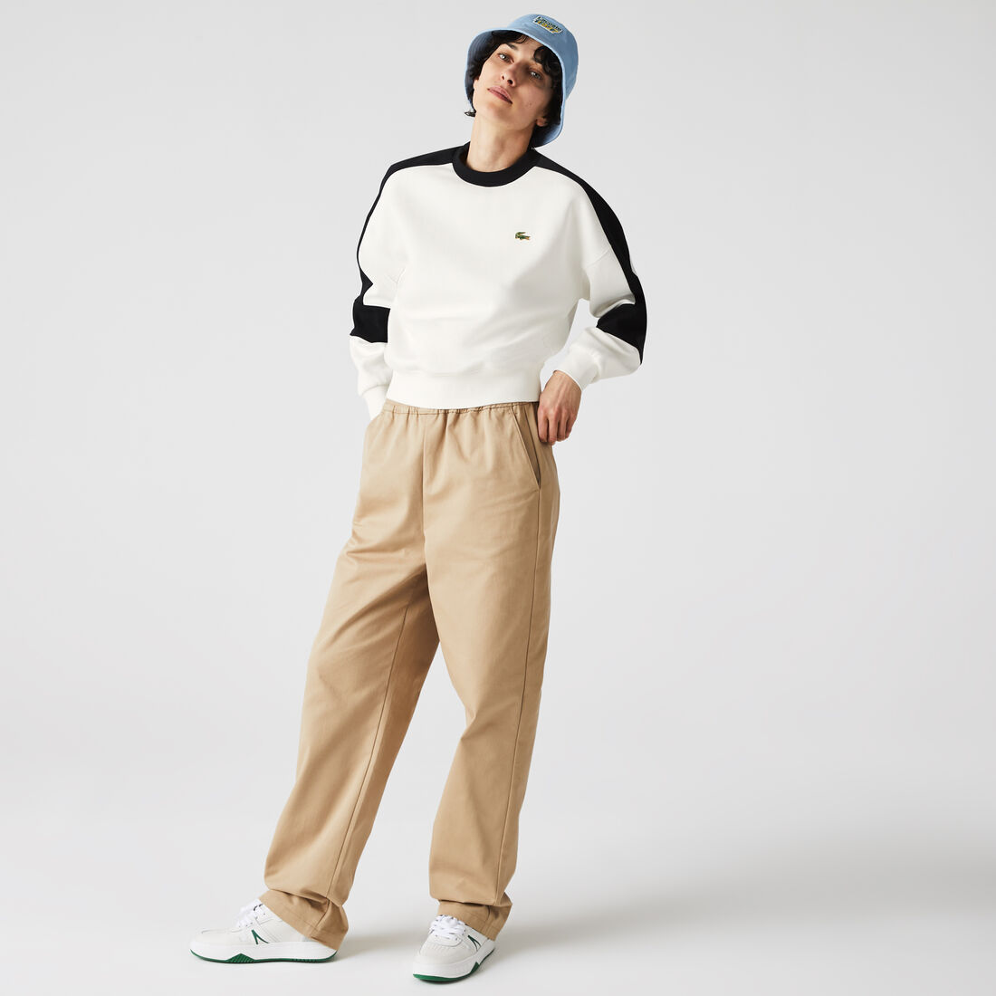 سويت شيرت نسائي من مجموعة Lacoste L!VE سويت شيرت نسائي من مجموعة Lacoste L!VE