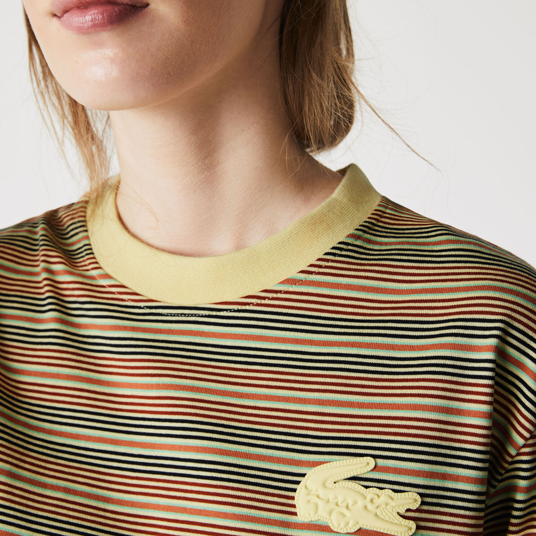 تي شيرت قطني مقلم للجنسين بفتحة رقبة مستديرة وقصة فضفاضة مجموعة Lacoste LIVE تي شيرت قطني مقلم للجنسين بفتحة رقبة مستديرة وقصة فضفاضة مجموعة Lacoste LIVE