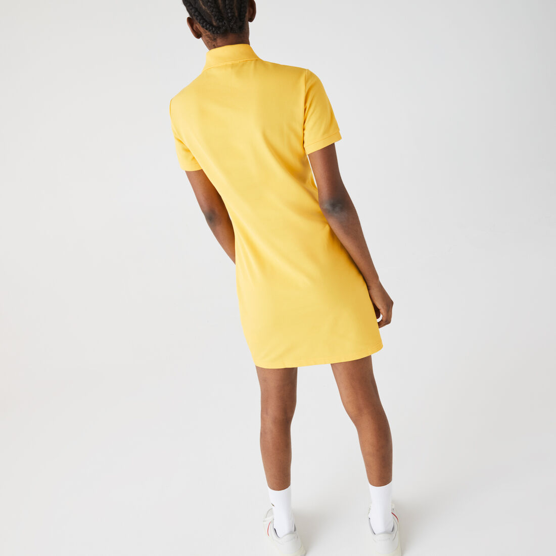 فستان بولو بيكيه القطن المرن مجموعة Lacoste LIVE للنساء فستان بولو بيكيه القطن المرن مجموعة Lacoste LIVE للنساء