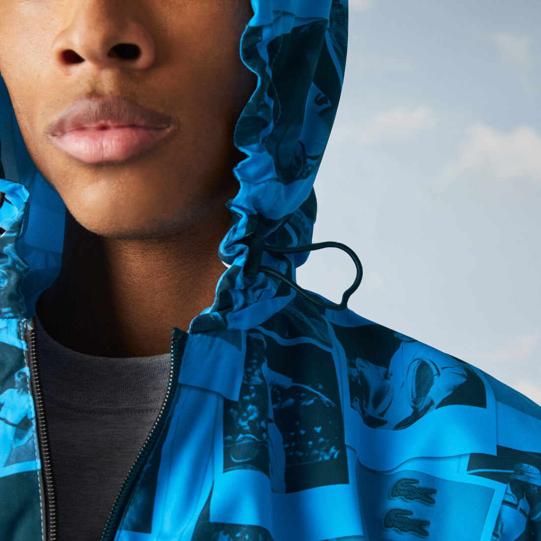 جاكيت بسحاب للجنسين من مجموعة Lacoste LIVE و Polaroid جاكيت بسحاب للجنسين من مجموعة Lacoste LIVE و Polaroid