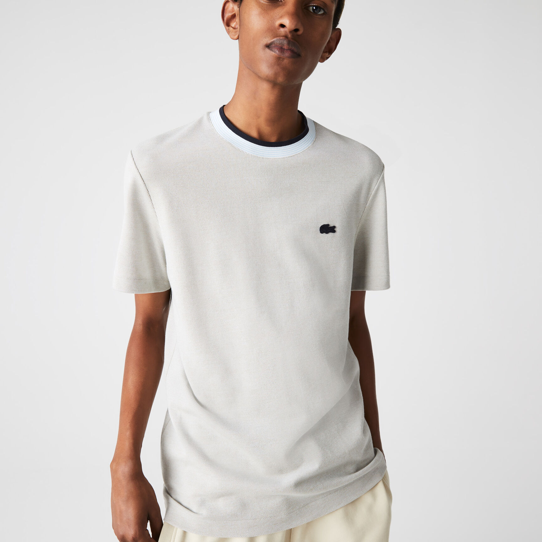 تيشيرت قطن فاخر بفتحة رقبة مستديرة للرجال