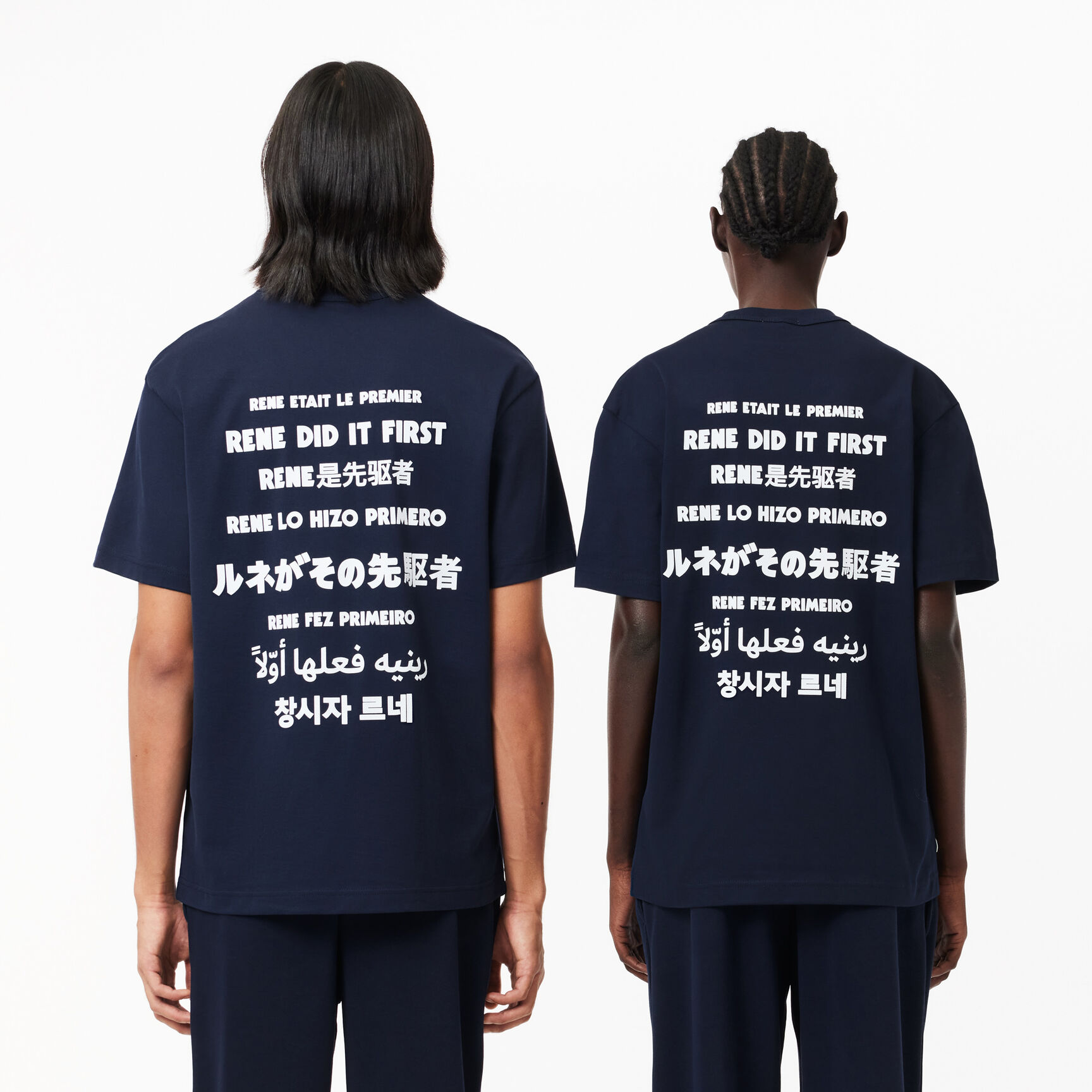 تيشيرت من قطن بيكيه بشعار خلفي تيشيرت من قطن بيكيه بشعار خلفي