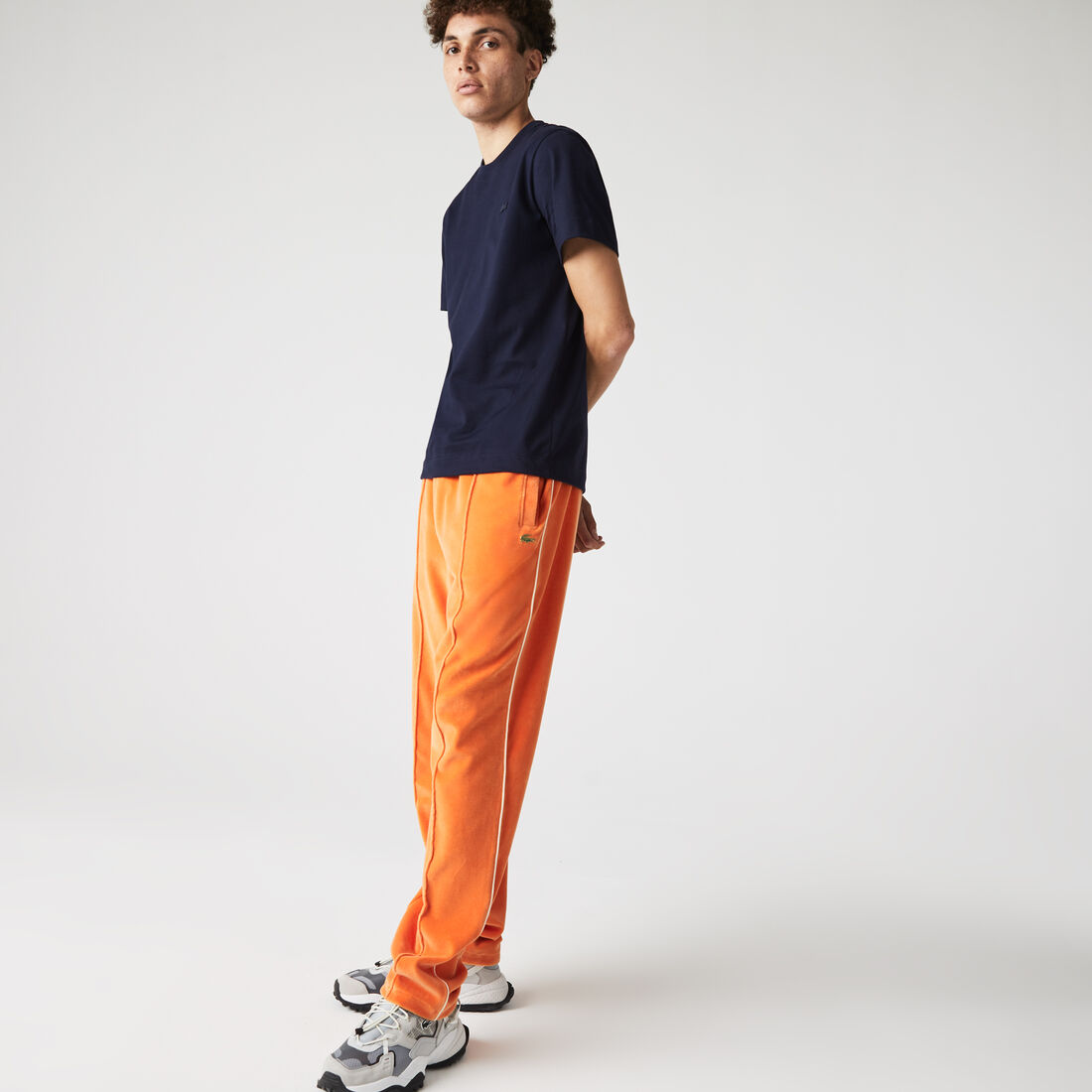 تي شيرت قطن بفتحة عنق مستديرة للرجال تي شيرت قطن بفتحة عنق مستديرة للرجال