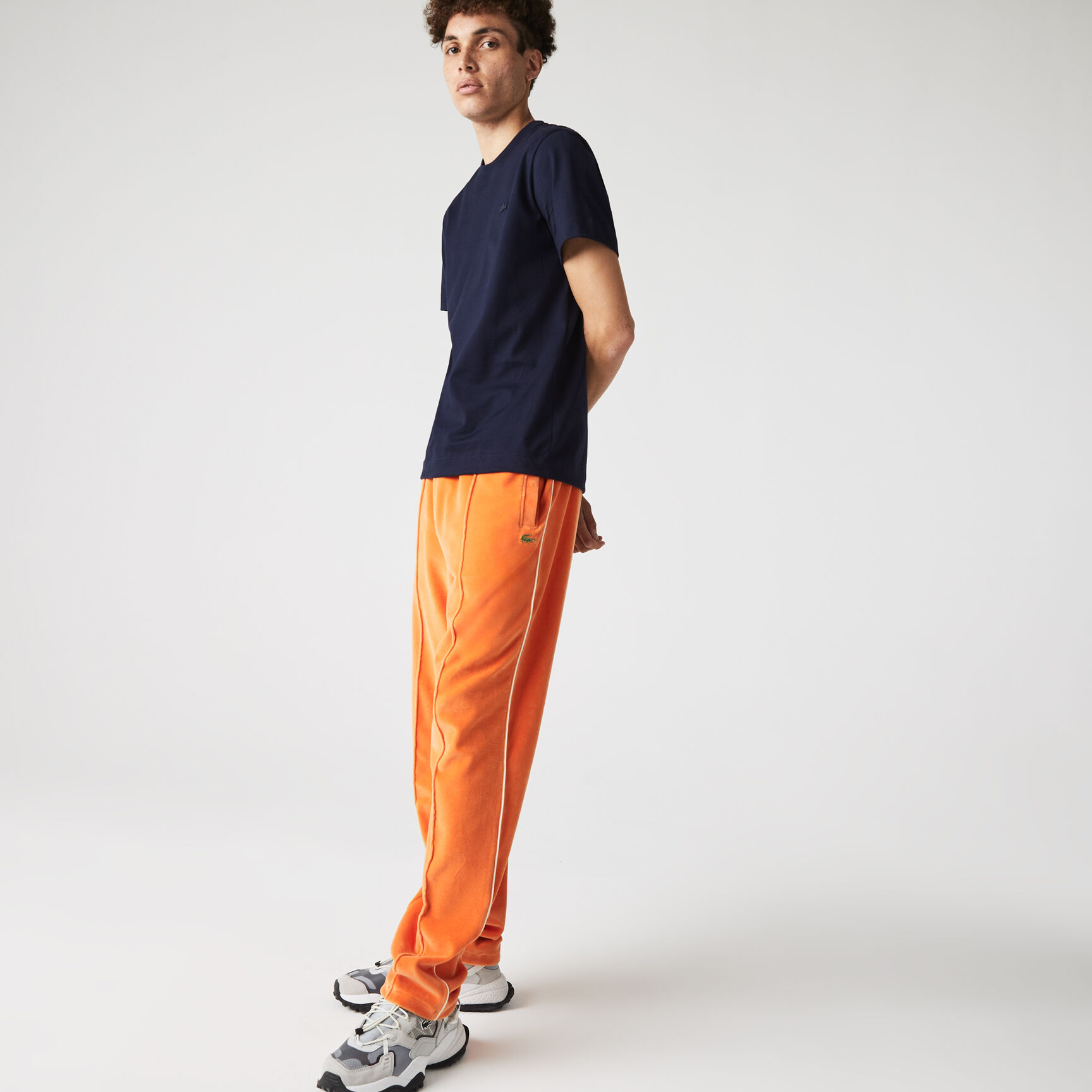 تي شيرت قطن بفتحة عنق مستديرة للرجال تي شيرت قطن بفتحة عنق مستديرة للرجال