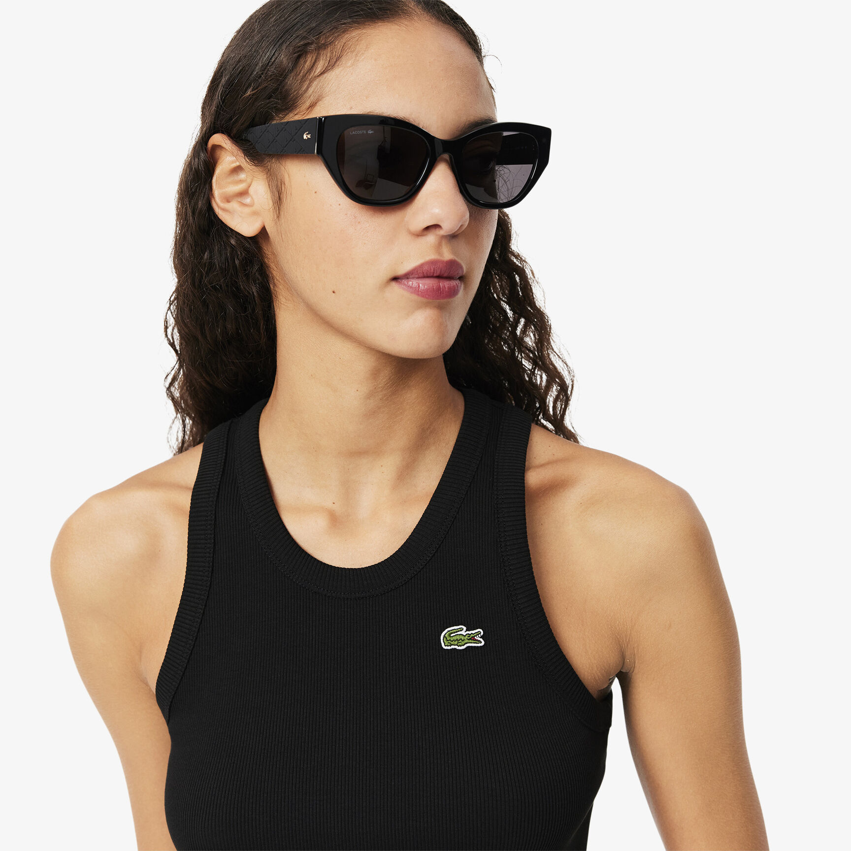 قميص داخلي قطني بقصة ضيقة قميص داخلي قطني بقصة ضيقة