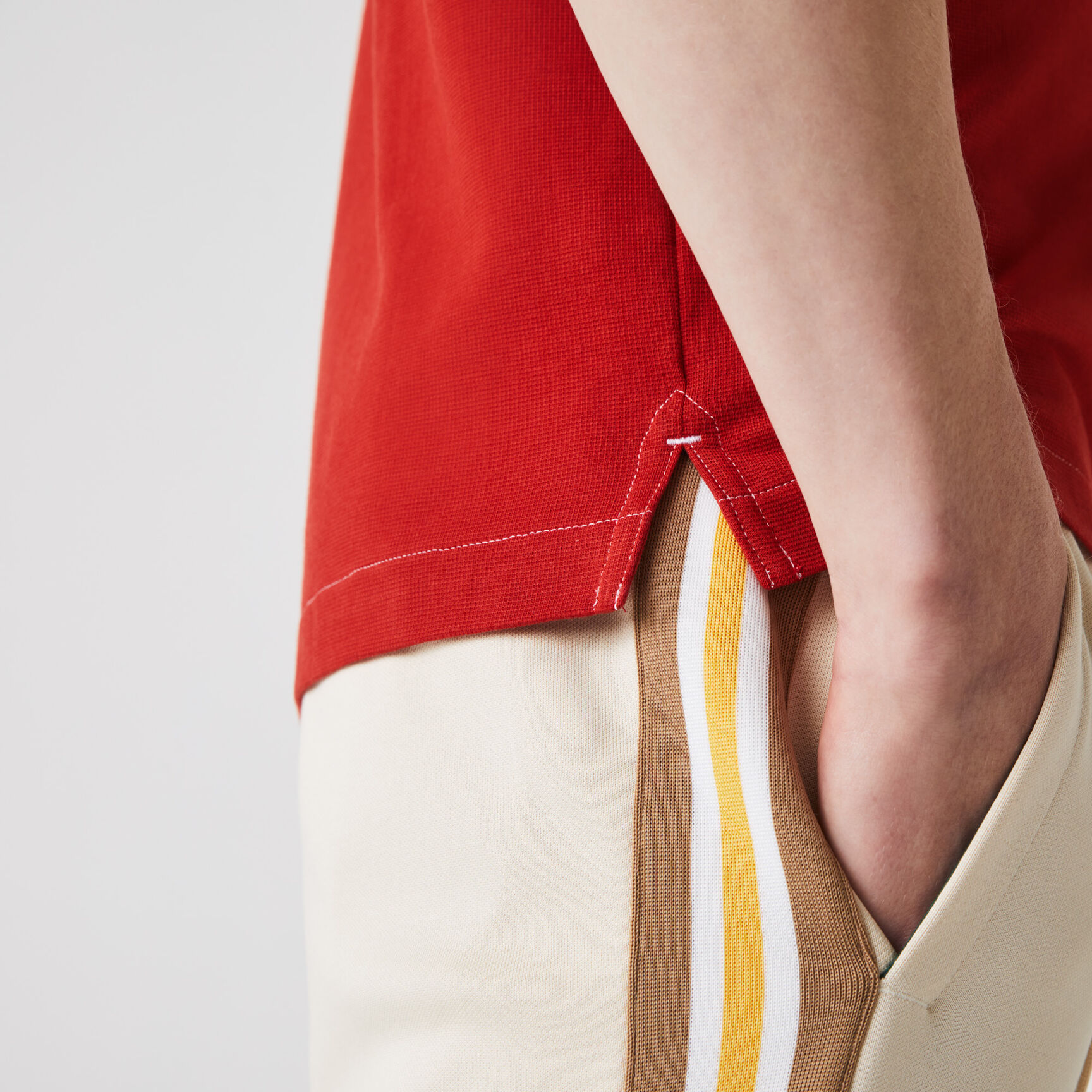 تيشيرت بولو لاكوست نسيج خفيف بقصة عادية وشعار الماركة للرجال تيشيرت بولو لاكوست نسيج خفيف بقصة عادية وشعار الماركة للرجال