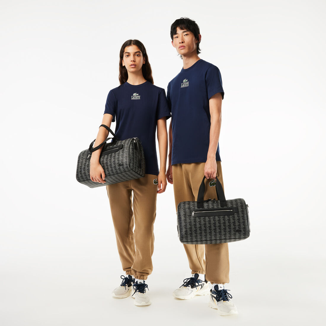 حقيبة كتف لاكوست ذا بليند ويك اند بنقشة شعار الماركة للجنسين حقيبة كتف لاكوست ذا بليند ويك اند بنقشة شعار الماركة للجنسين