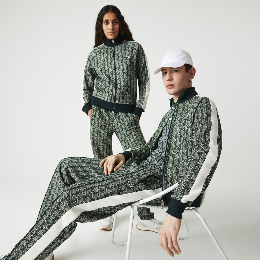 جاكيت بسحّاب جاكار بنقشة حروف الماركة للجنسين مجموعة Lacoste L!VE