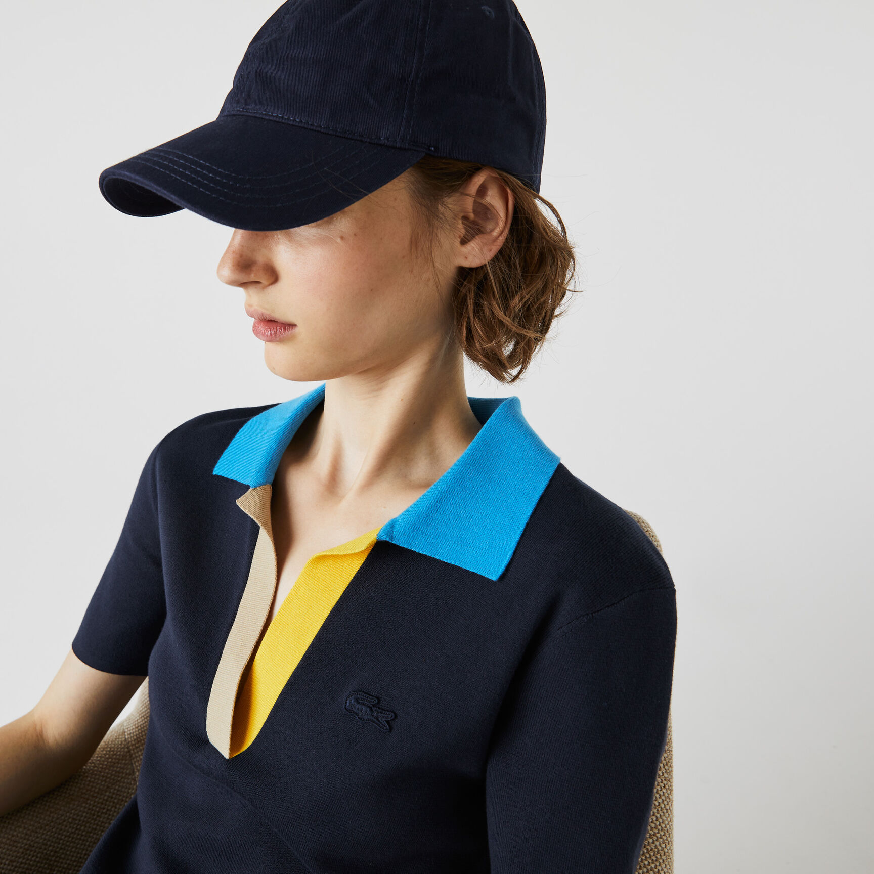 فستان طويل بشكل قميص من القطن المحبوك ثنائي اللون بياقة بولو للنساء