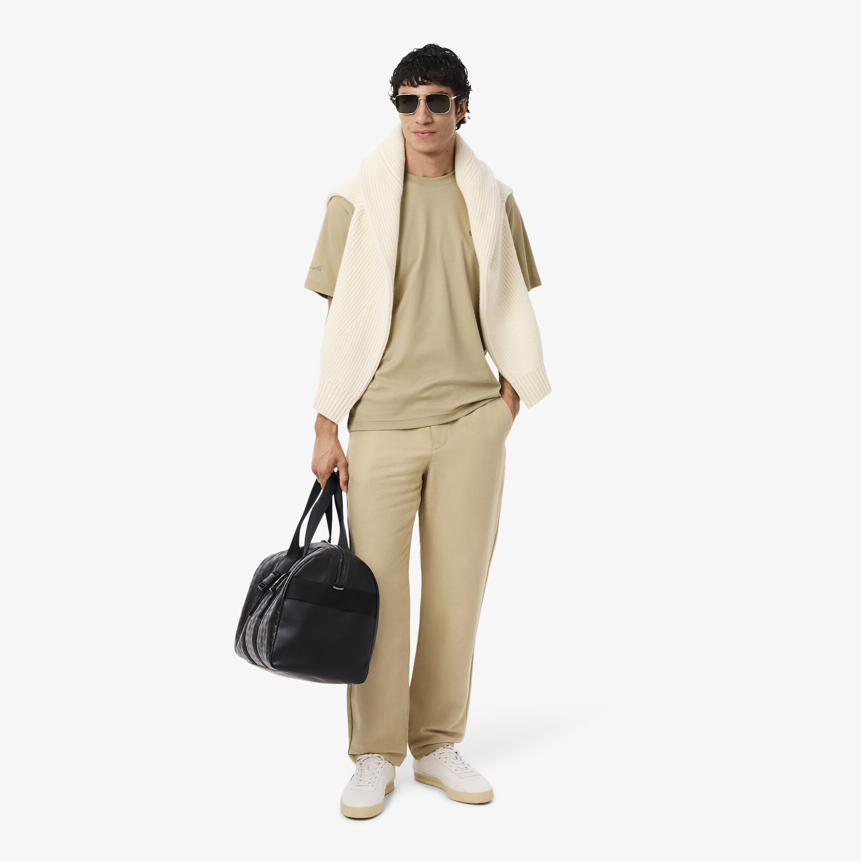 تي شيرت مطرز بشعار الماركة