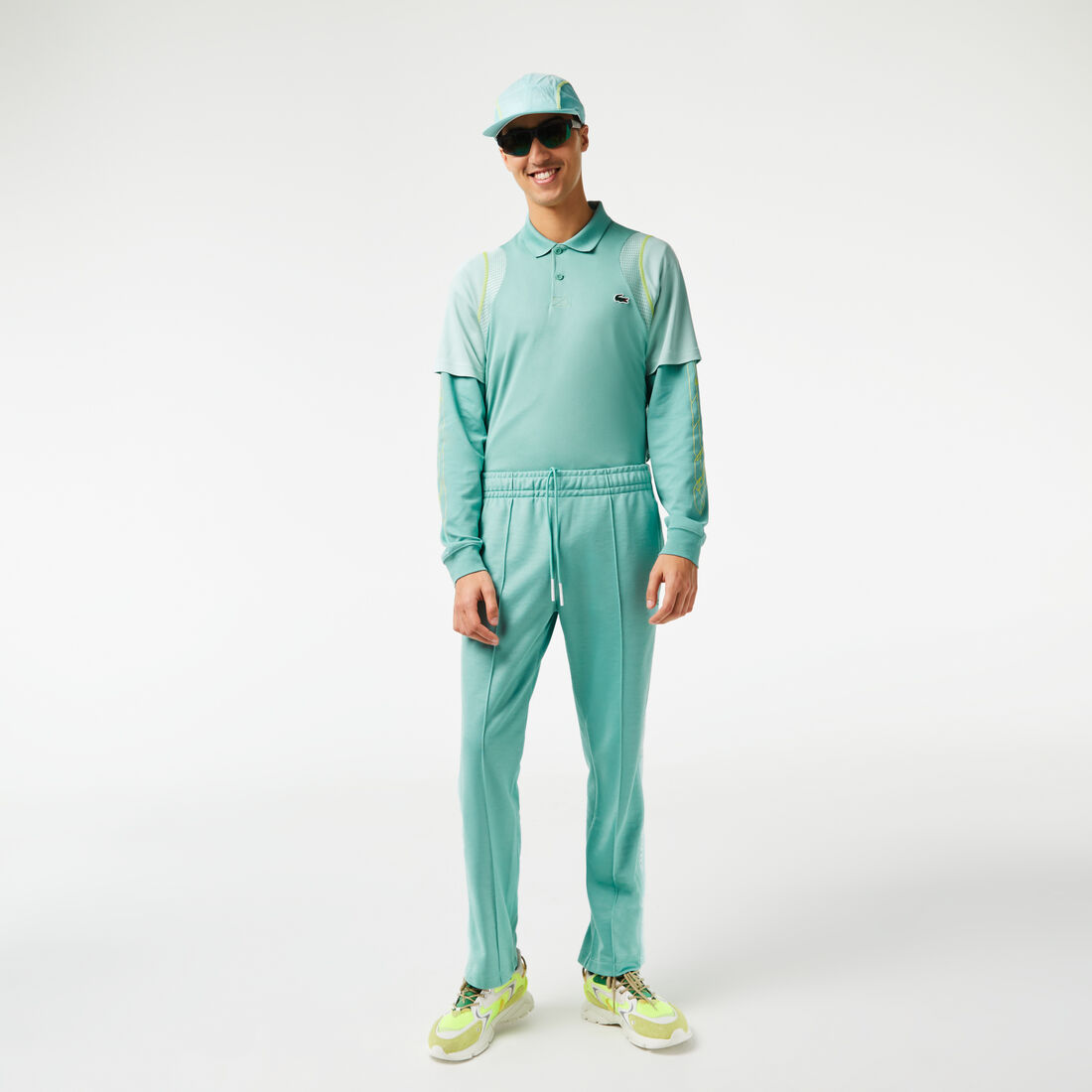 بنطال رياضي لاكوست بيكيه بقصة عادية للرجال بنطال رياضي لاكوست بيكيه بقصة عادية للرجال