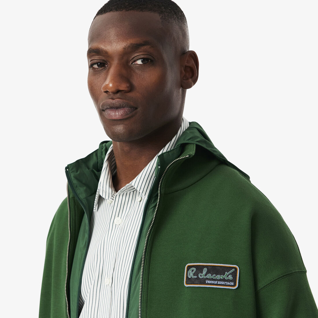 سويت شيرت فضفاض بشعار مميز سويت شيرت فضفاض بشعار مميز