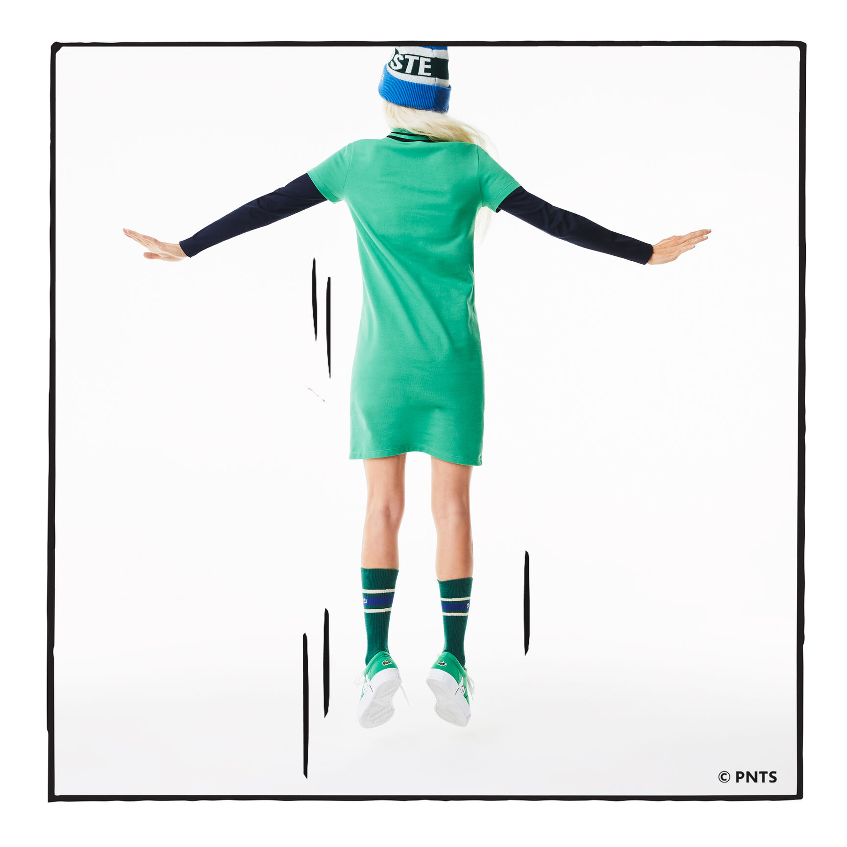 فستان بولو نسائي من القطن العضوي من مجموعة Lacoste x Peanuts فستان بولو نسائي من القطن العضوي من مجموعة Lacoste x Peanuts