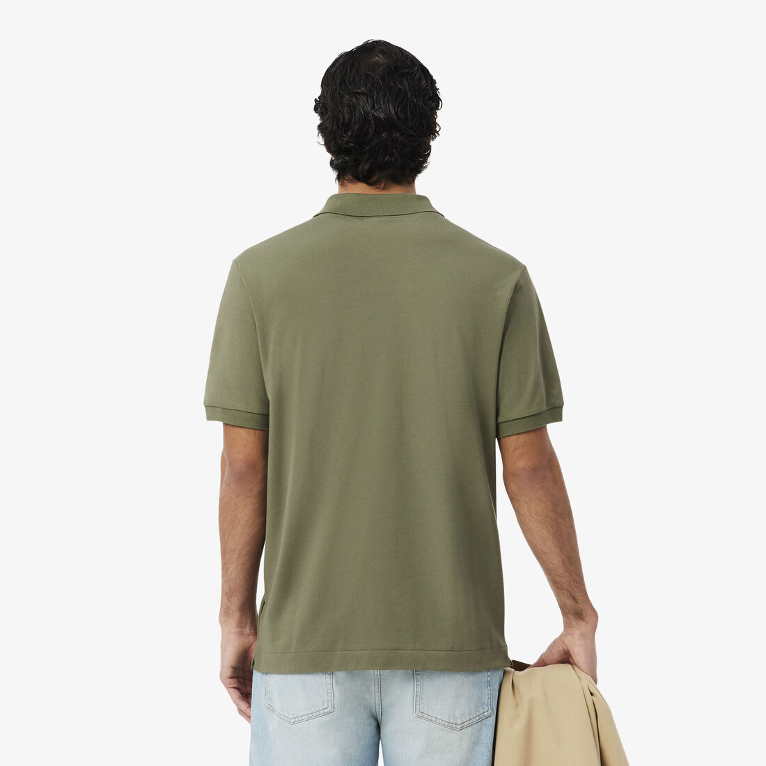 قميص بولو بيكيه خفيف بقصة كلاسيكية L.12.12 قميص بولو بيكيه خفيف بقصة كلاسيكية L.12.12