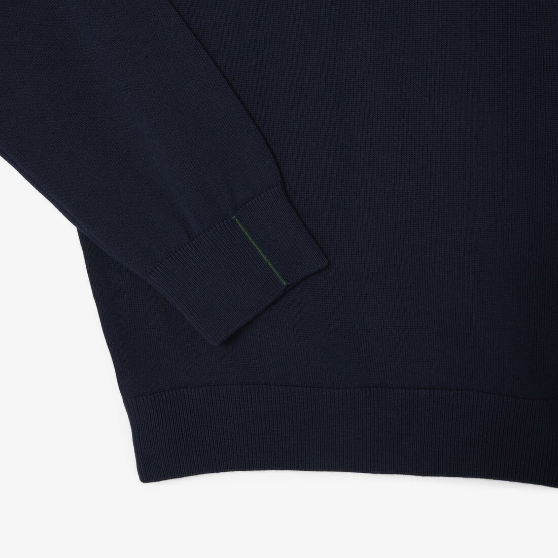 سترة قطنية أحادية اللون بفتحة رقبة على شكل حرف V سترة قطنية أحادية اللون بفتحة رقبة على شكل حرف V