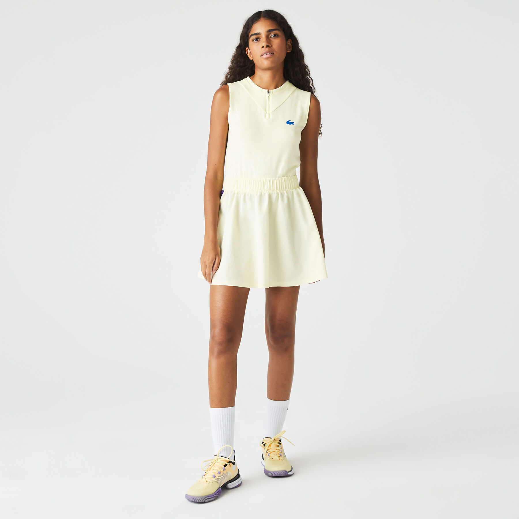 لاكوست فستان تنس قصير مع شورت تحتي مدمج للنساء من مجموعة lacoste sport