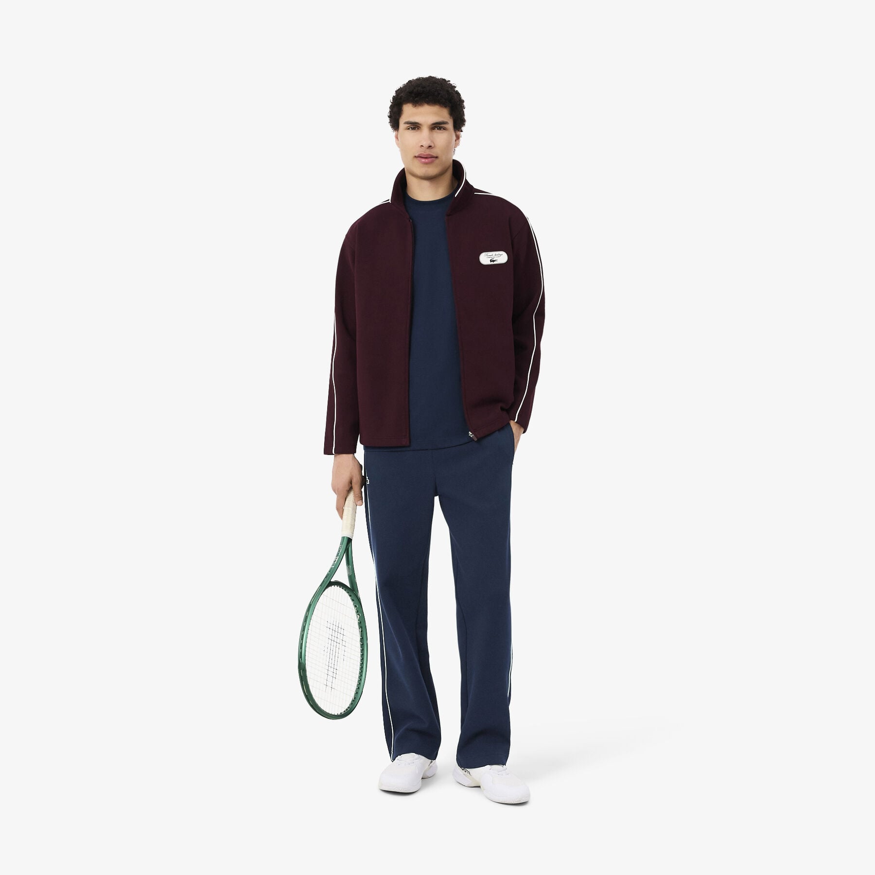 لاكوست بنطال رياضي بتصميم تراث التنس