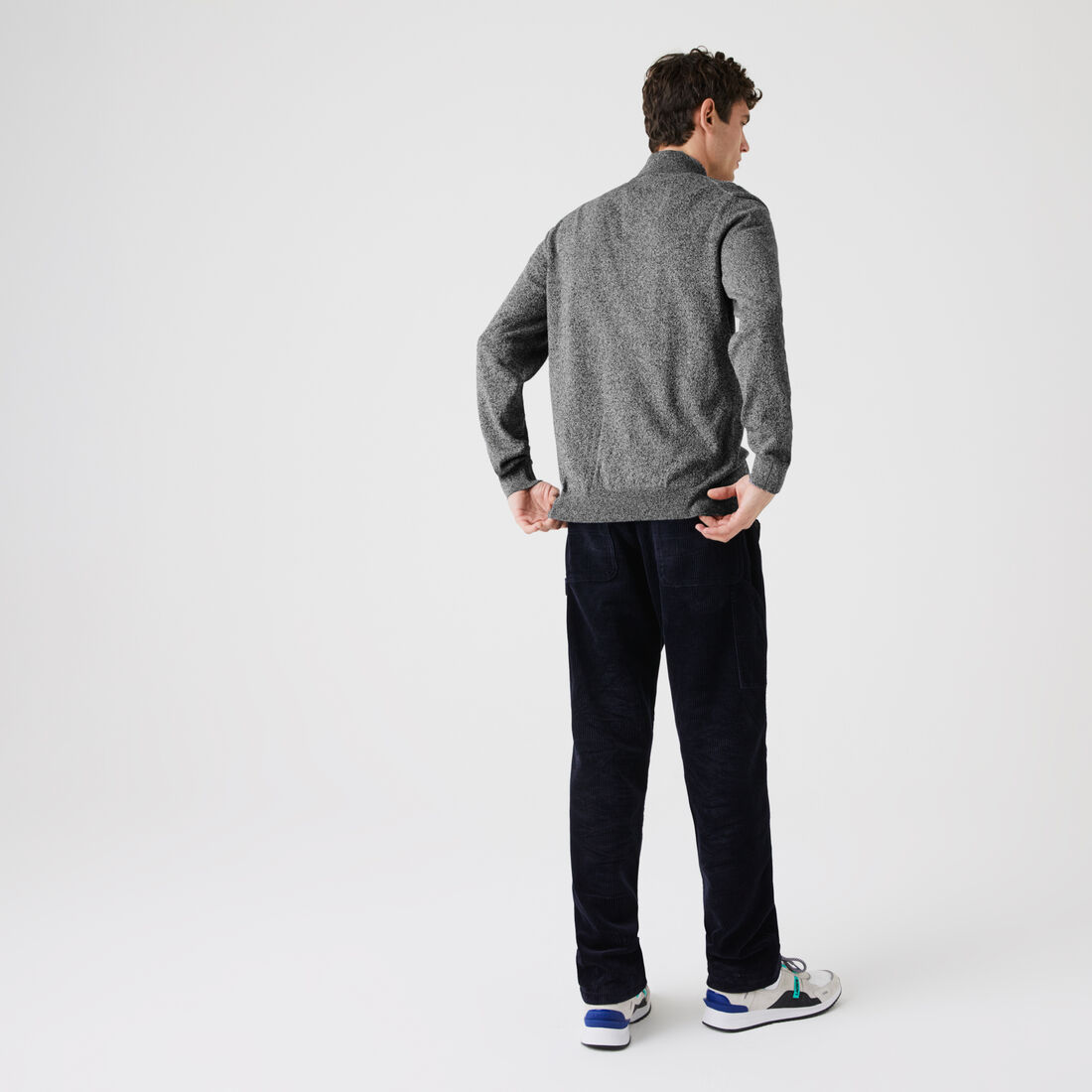 سترة قطنية بسحاب وياقة عالية سترة قطنية بسحاب وياقة عالية