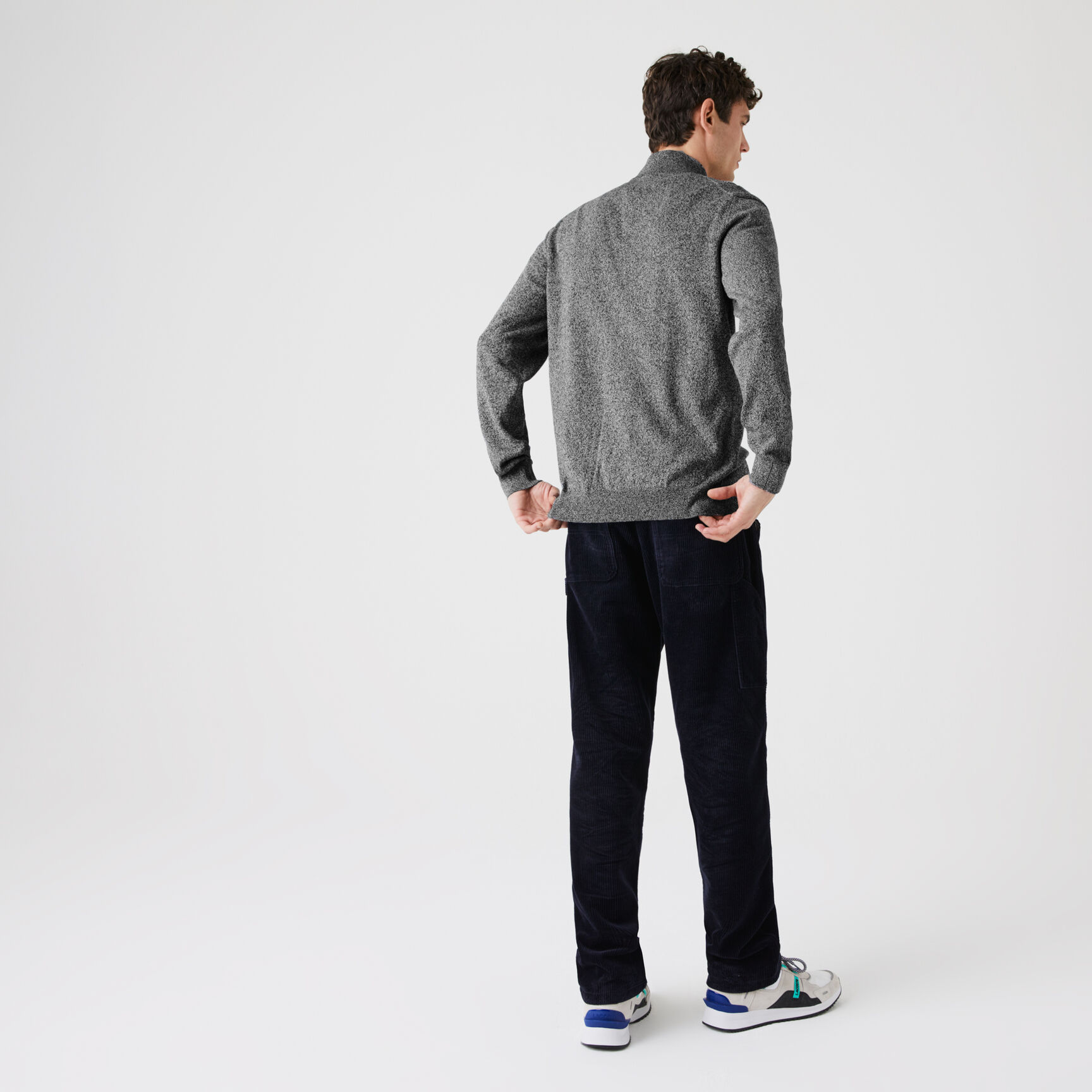 سترة قطنية بسحاب وياقة عالية سترة قطنية بسحاب وياقة عالية