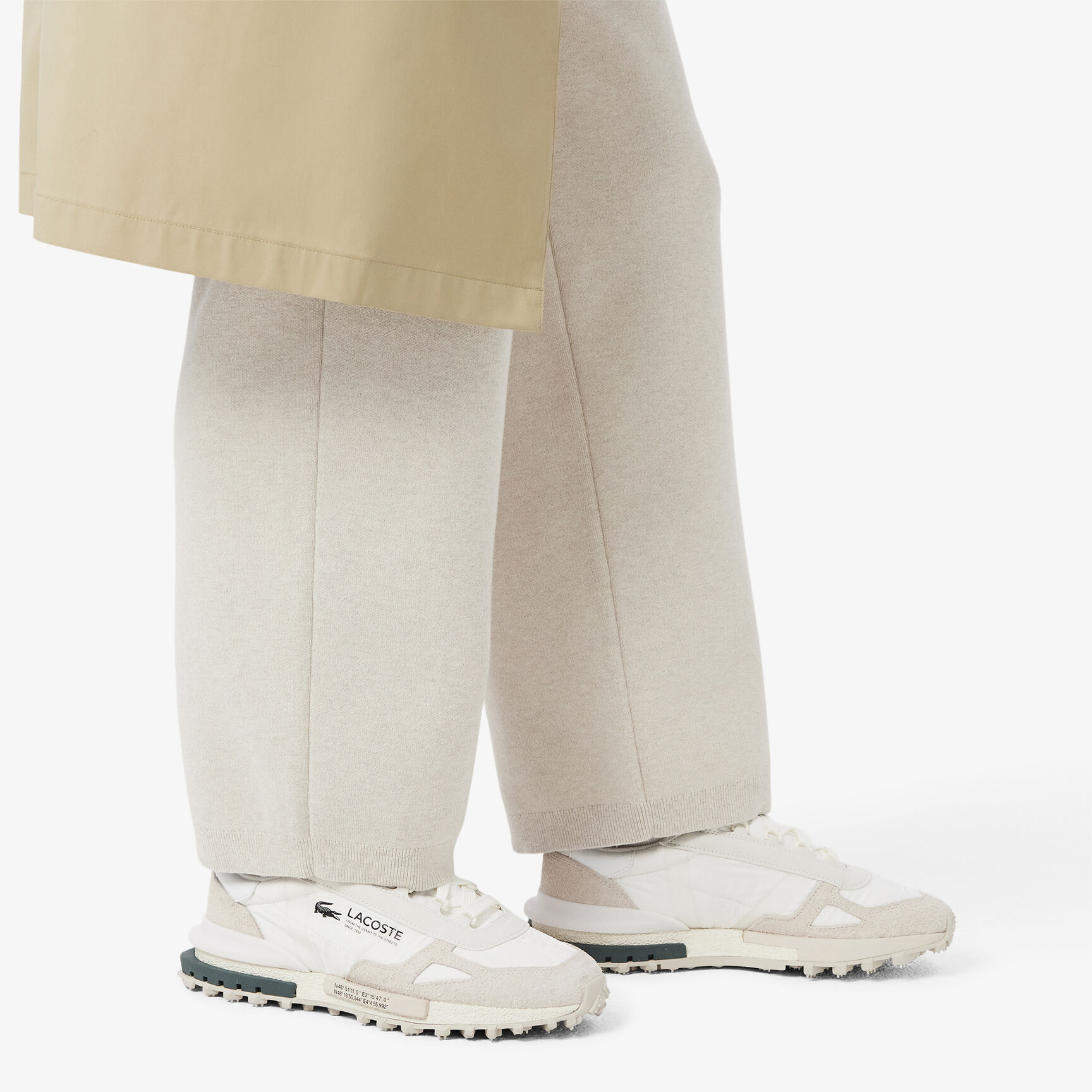 سنيكرز إيليت أكتيف قماش يحمل اسم الماركة للرجال سنيكرز إيليت أكتيف قماش يحمل اسم الماركة للرجال