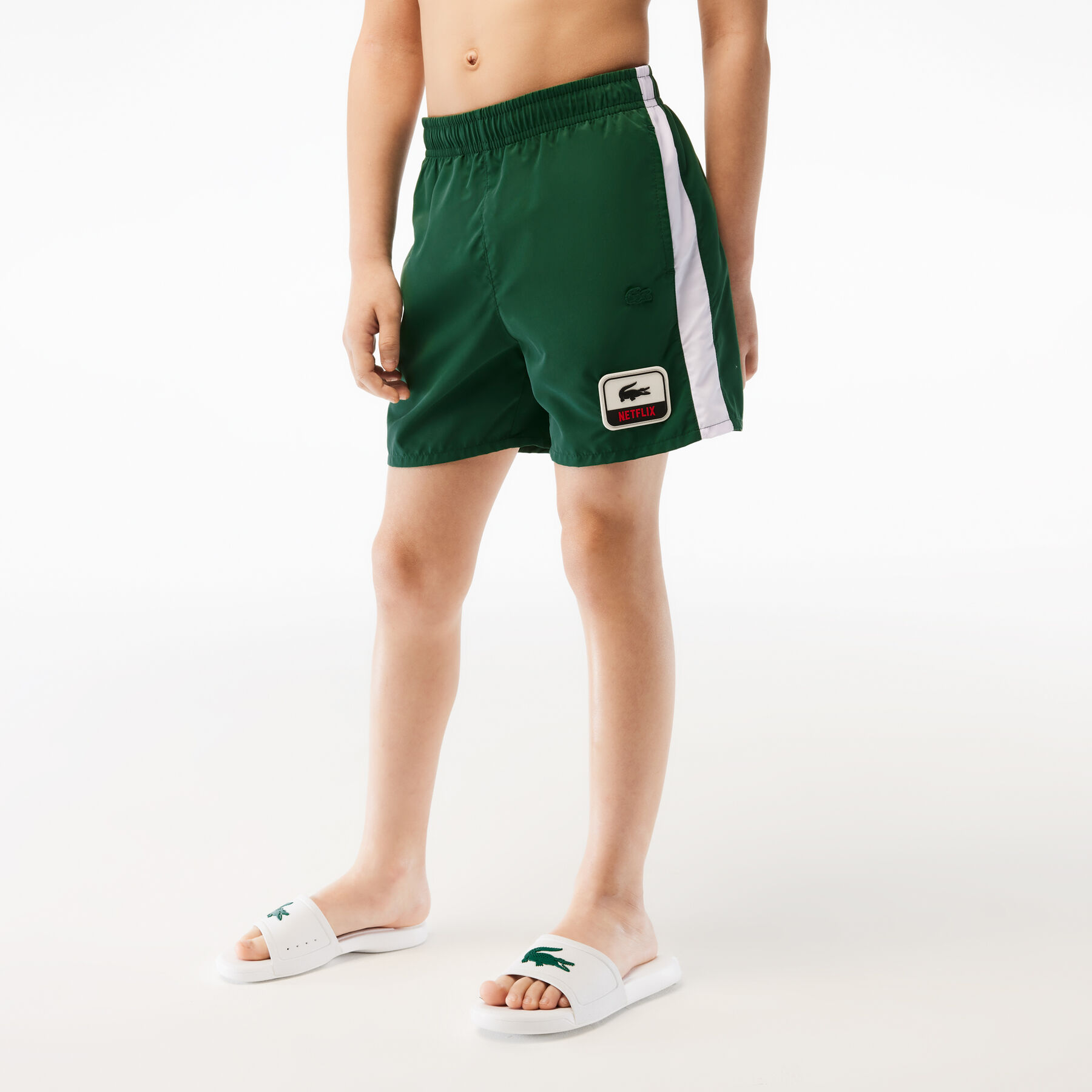 شورت سباحة بشارة بلون مغاير مجموعة Lacoste × Netflix للأولاد لاكوست شورت سباحة بشارة بلون مغاير مجموعة lacoste netflix للأولاد