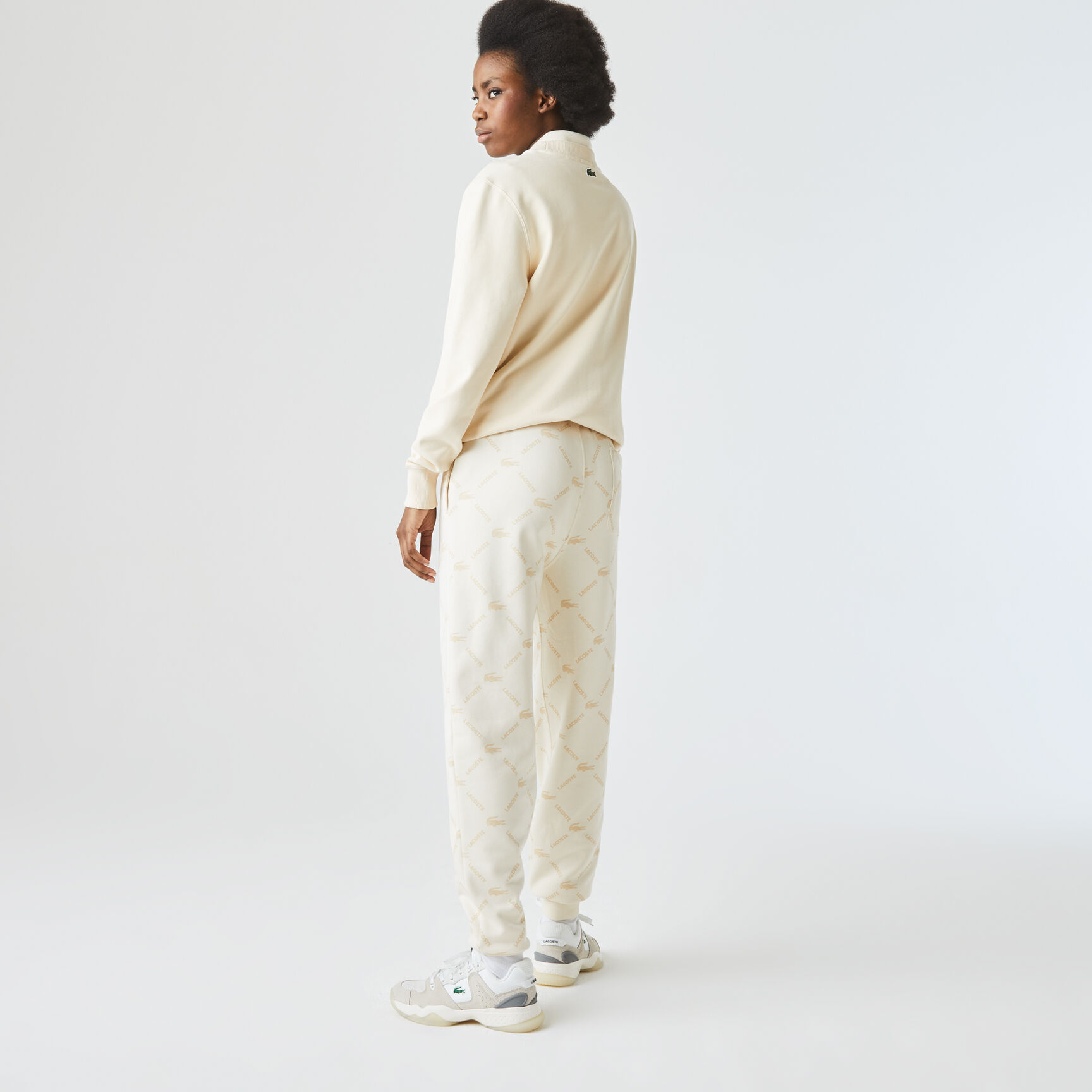 بنطال رياضي صوف للجنسين مجموعة Lacoste LIVE وتفاصيل مطبوعة بنطال رياضي صوف للجنسين مجموعة Lacoste LIVE وتفاصيل مطبوعة