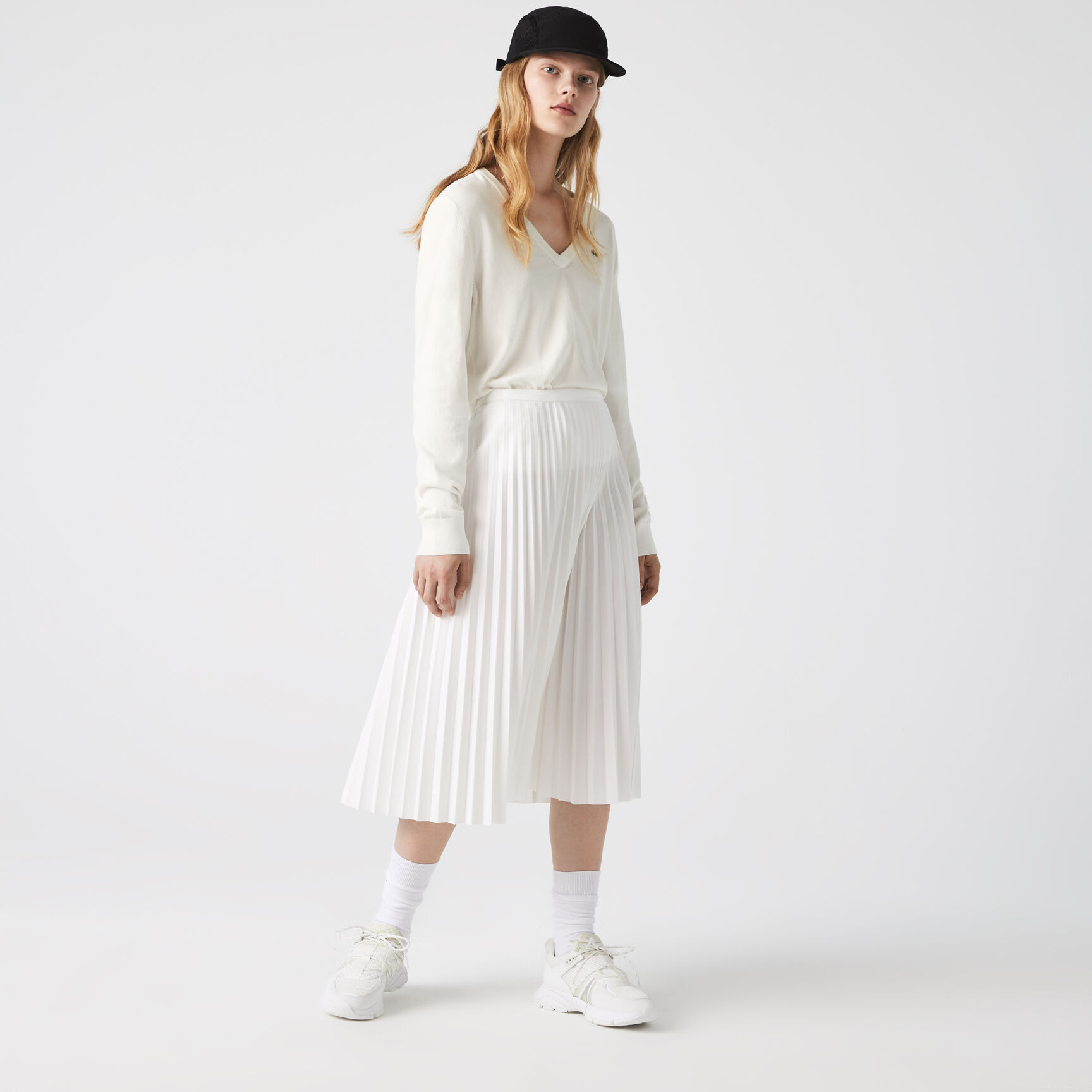 سترة قطن عضوي بفتحة رقبة على شكل حرف V للنساء