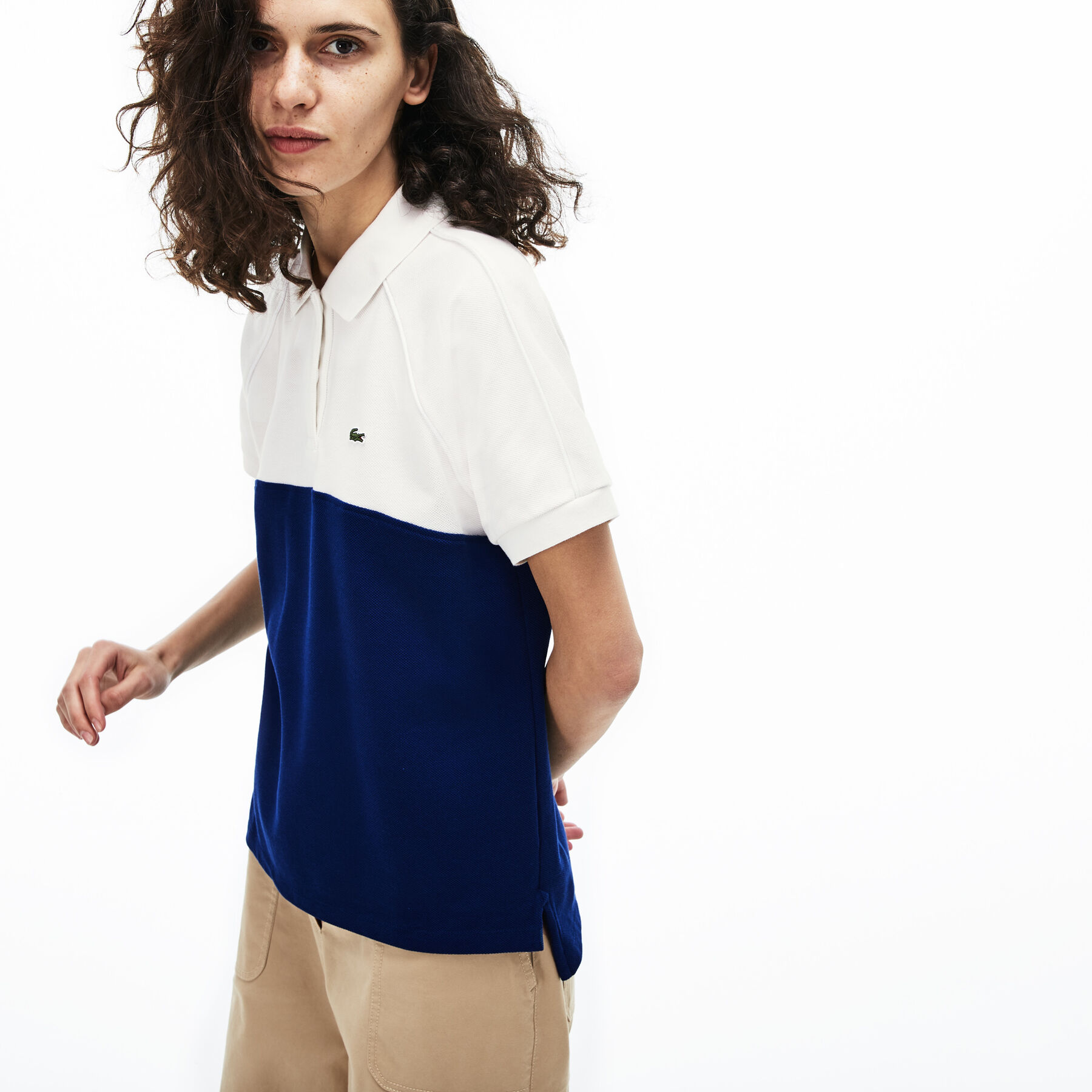 لاكوست قميص بولو نسائي من قطن بيتي بيكيه متعدد الألوان ذو قصة ضيقة من lacoste