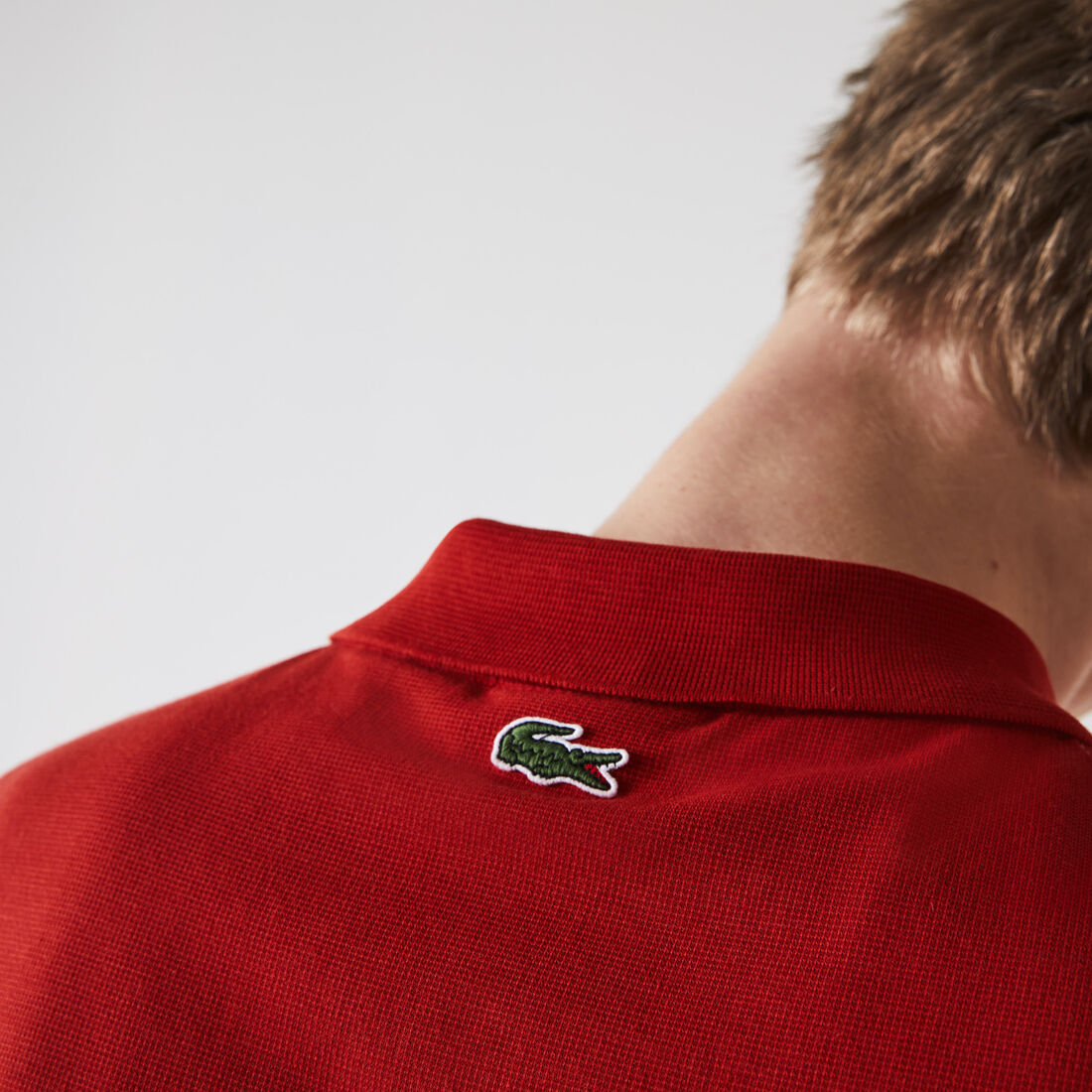 تيشيرت بولو لاكوست نسيج خفيف بقصة عادية وشعار الماركة للرجال تيشيرت بولو لاكوست نسيج خفيف بقصة عادية وشعار الماركة للرجال