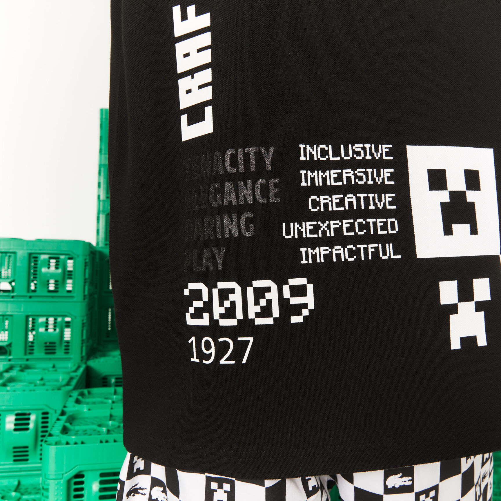 تيشيرت بولو قطن عضوي بقصة فضفاضة للرجال مجموعة Lacoste L!VE x Minecraft