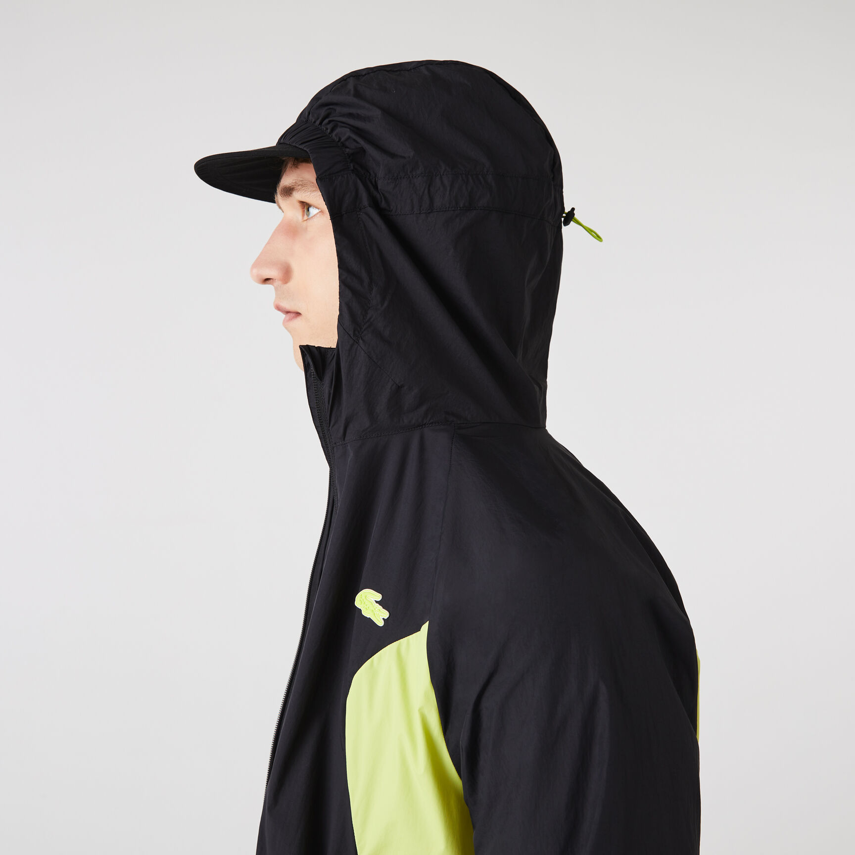 جاكيت ويندبريكر بتصميم قابل للطي للرجال مجموعة Lacoste SPORT
