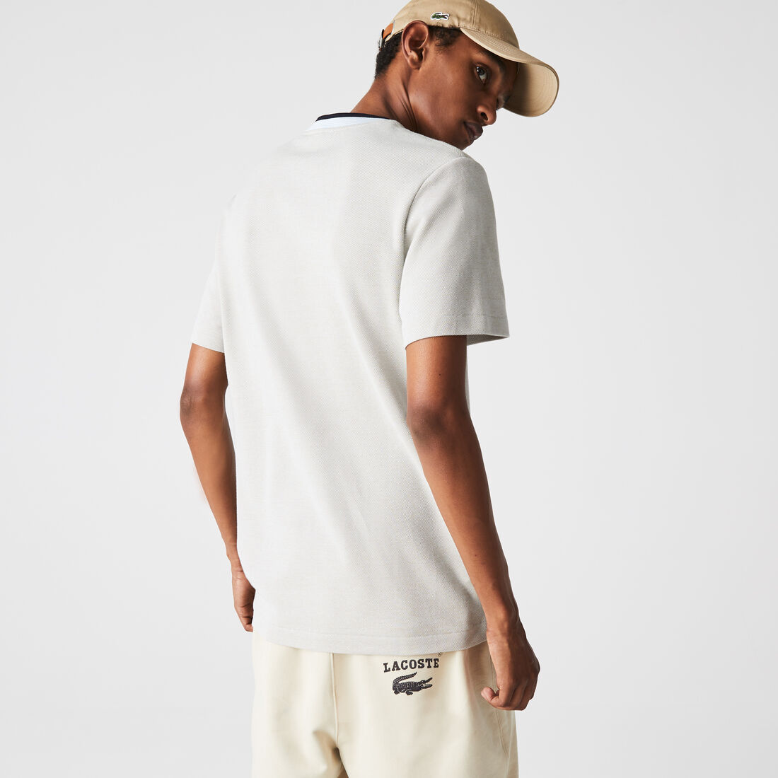 تيشيرت قطن فاخر بفتحة رقبة مستديرة للرجال تيشيرت قطن فاخر بفتحة رقبة مستديرة للرجال