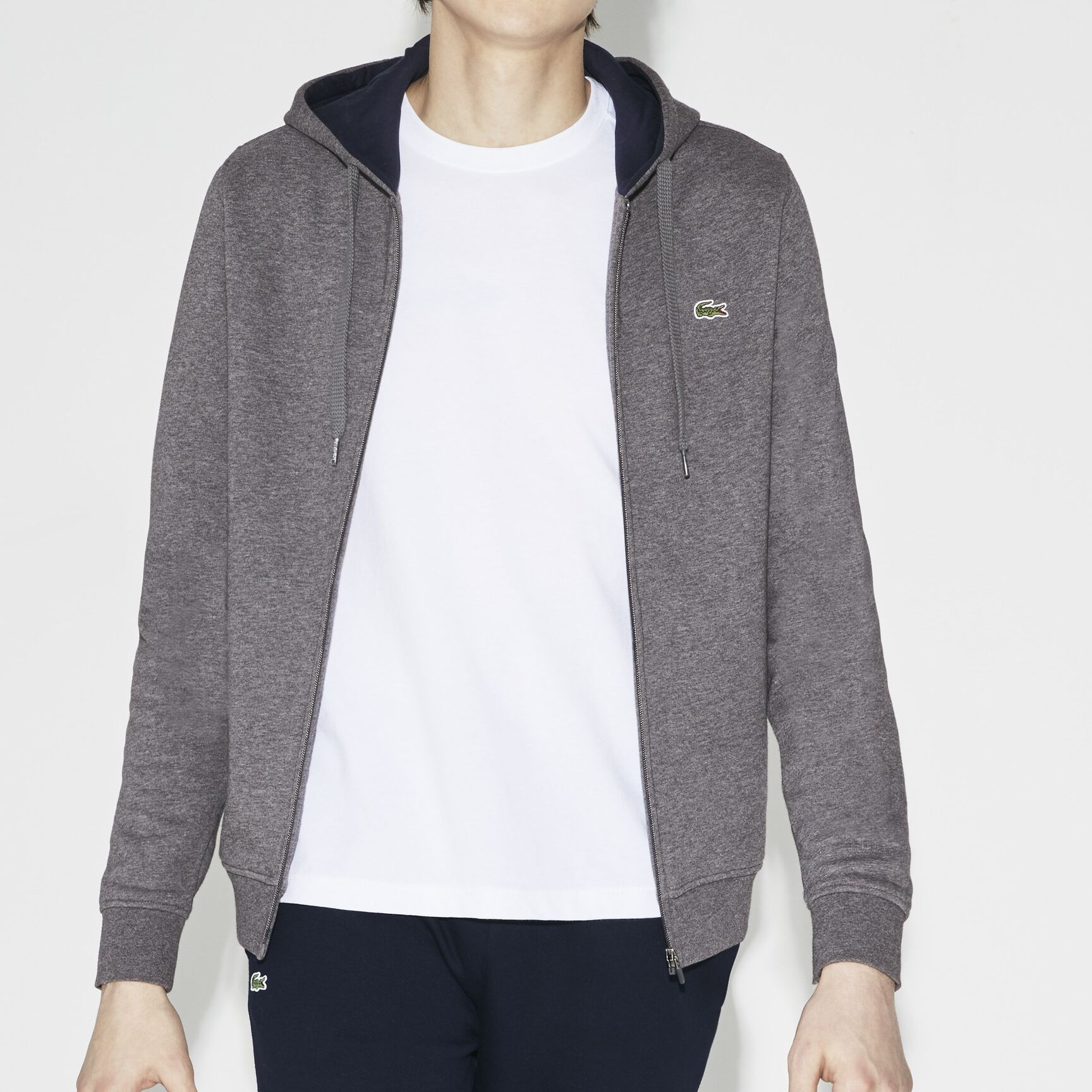 قميص ثقيل من الصوف مزود بغطاء للرأس بسحاب للرجال لرياضة التنس من مجموعة Lacoste SPORT قميص ثقيل من الصوف مزود بغطاء للرأس بسحاب للرجال لرياضة التنس من مجموعة Lacoste SPORT