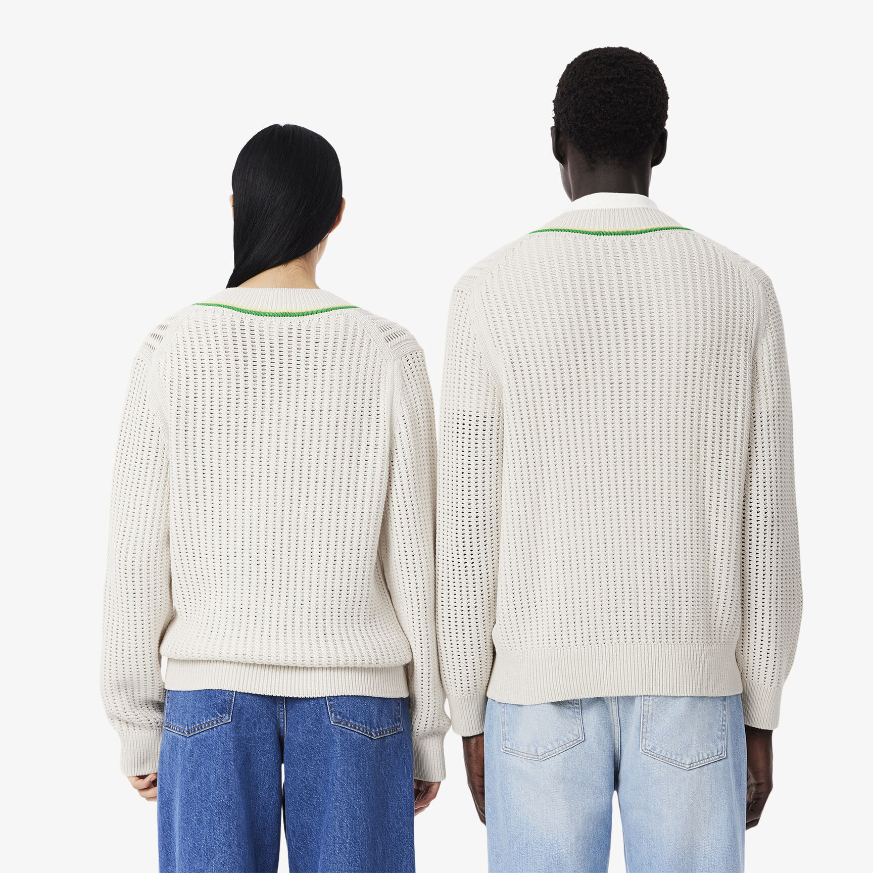 سترة تنس مخططة بفتحة رقبة على شكل حرف V سترة تنس مخططة بفتحة رقبة على شكل حرف V