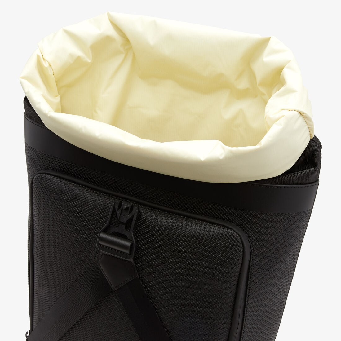 حقيبة ظهر لاكوست بنقشة حروف بلون مغاير للرجال مجموعة Chantaco حقيبة ظهر لاكوست بنقشة حروف بلون مغاير للرجال مجموعة Chantaco