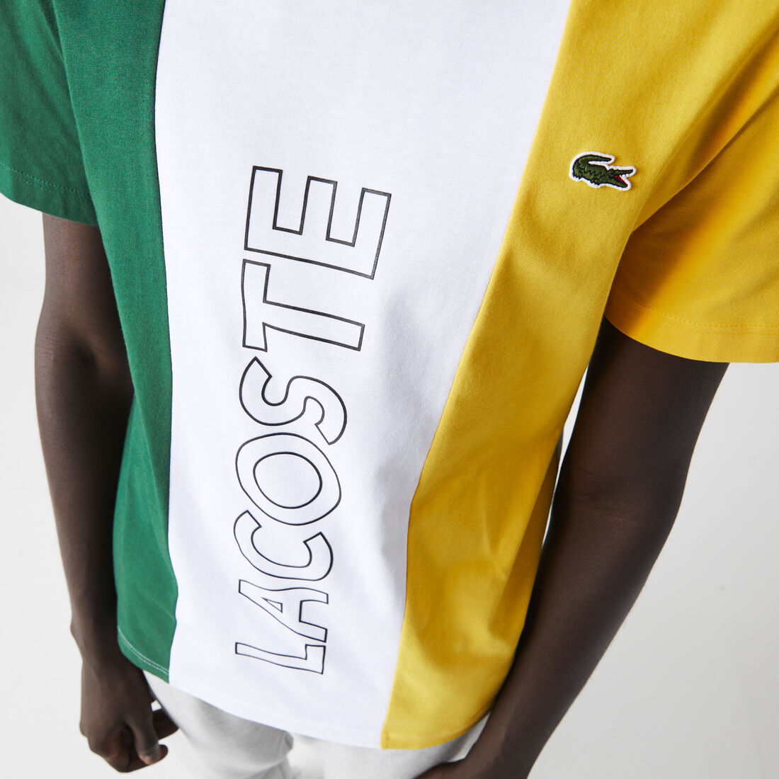 تيشيرت قطن بفتحة رقبة مستديرة وشعار الماركة للرجال تيشيرت قطن بفتحة رقبة مستديرة وشعار الماركة للرجال