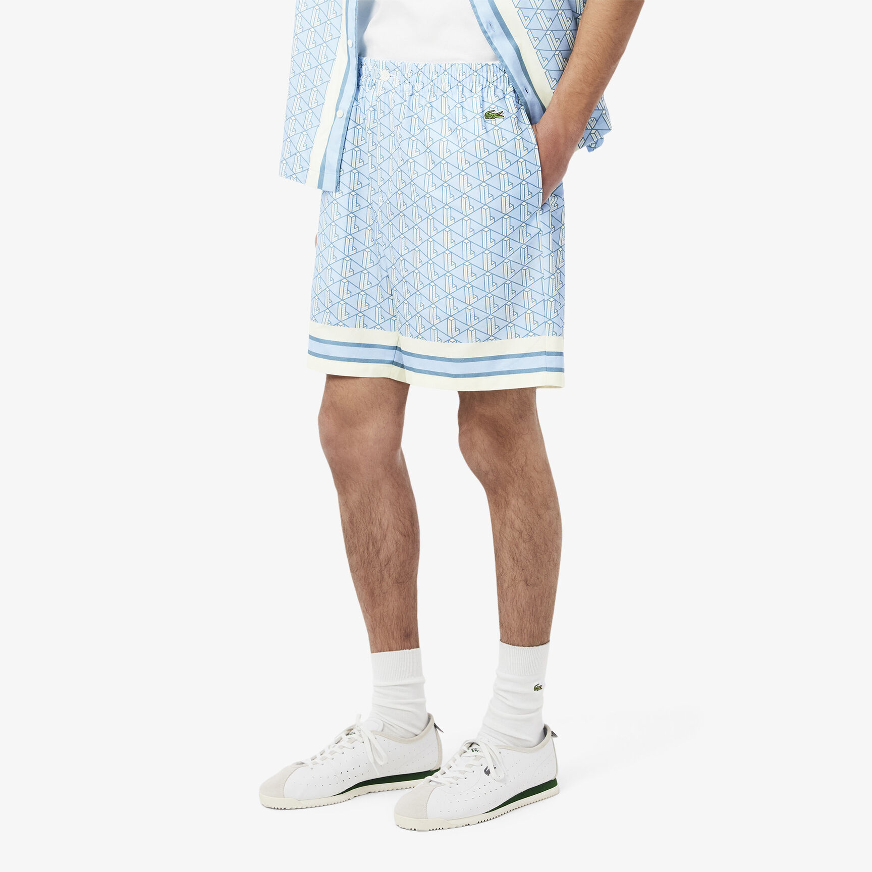 شورت خفيف الوزن بطبعة مونوغرام