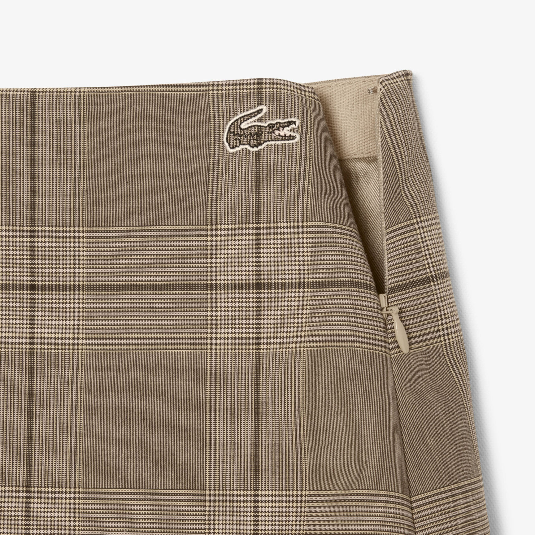 تنورة قصيرة منقوشة مقاومة للماء