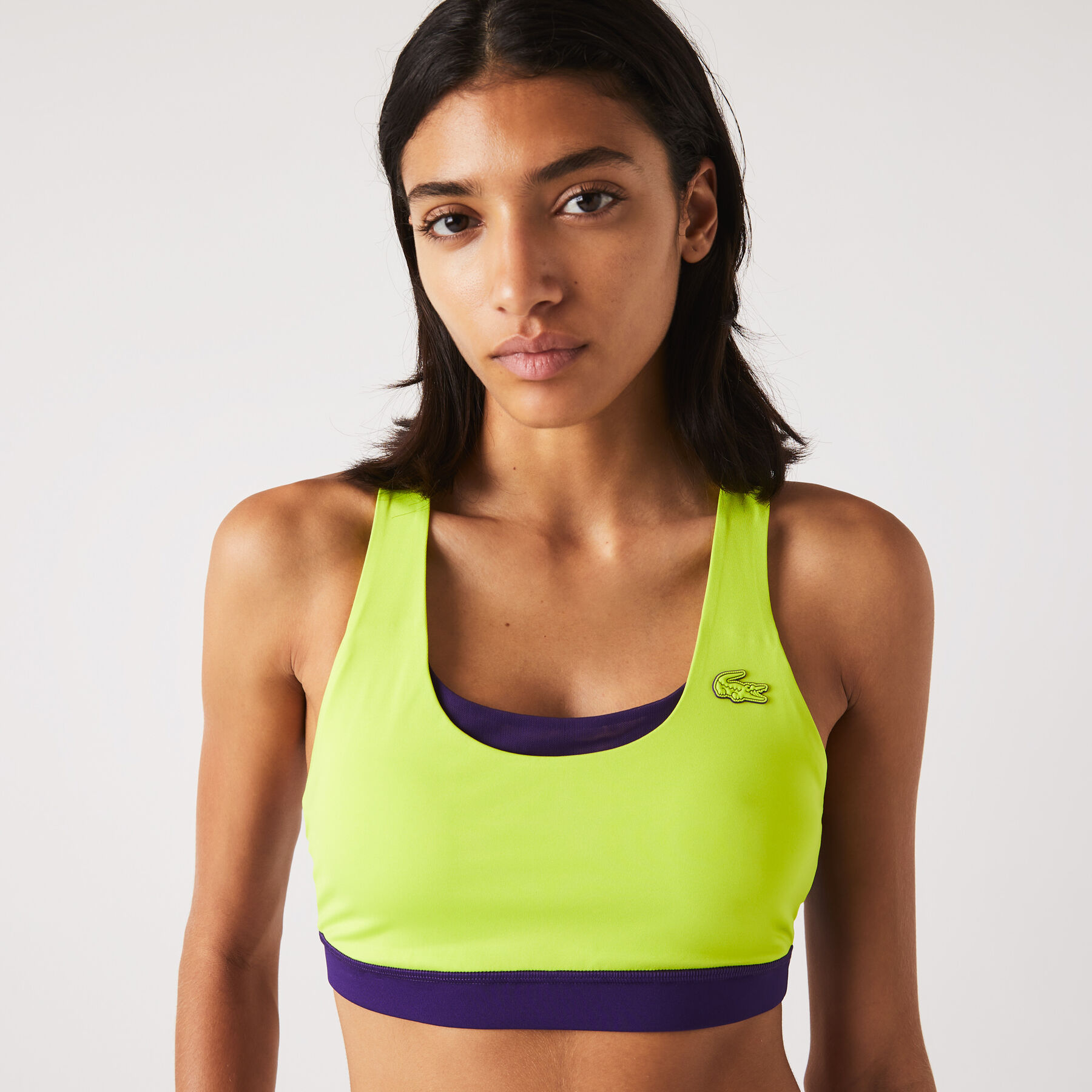 حمالة صدر مقسمة بألوان بوليستر معاد تدويره للنساء من مجموعة Lacoste SPORT لاكوست حمالة صدر مقسمة بألوان بوليستر معاد تدويره للنساء من مجموعة lacoste sport