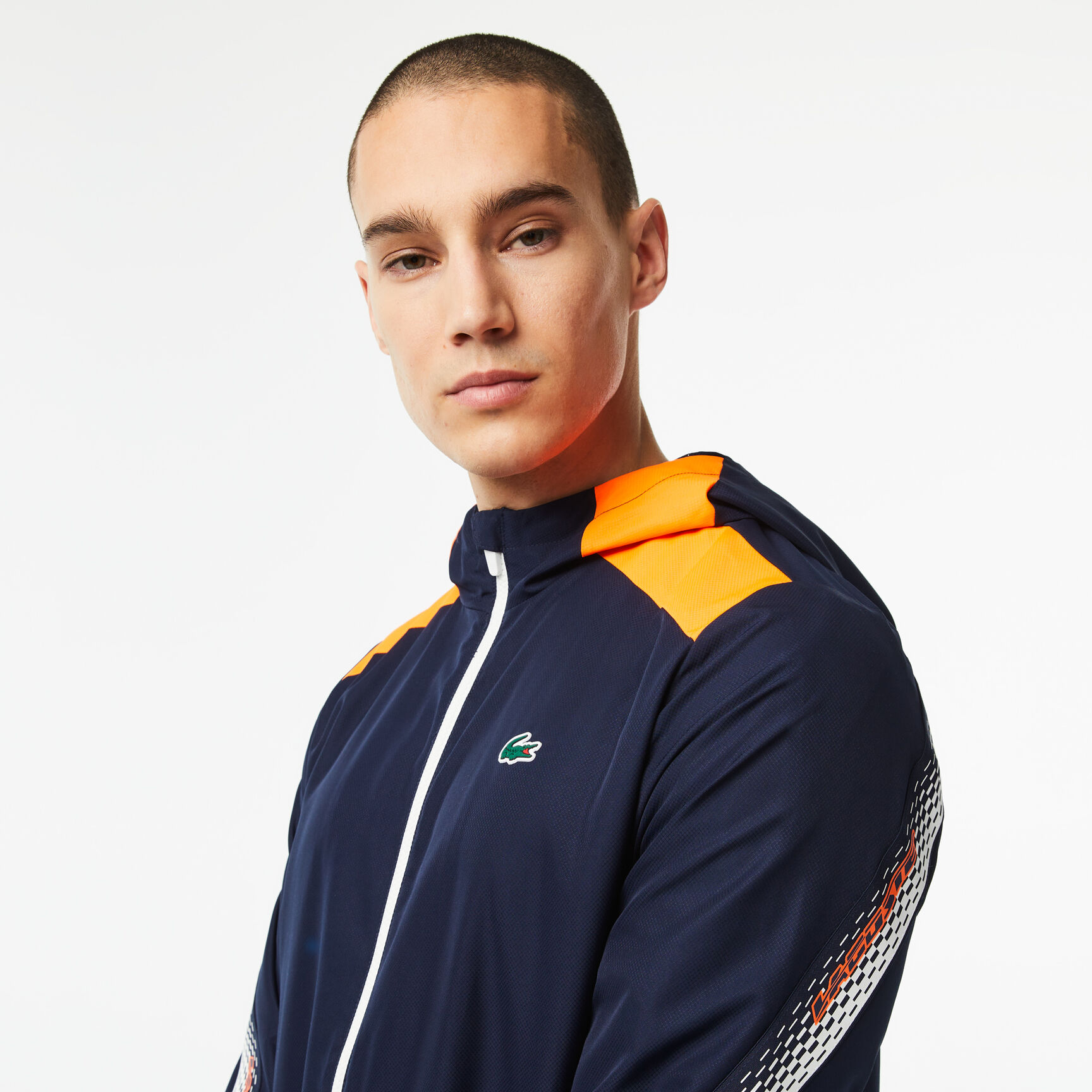 جاكيت بغطاء رأس بوليستر معاد تدويره للرجال مجموعة Lacoste Tennis جاكيت بغطاء رأس بوليستر معاد تدويره للرجال مجموعة Lacoste Tennis